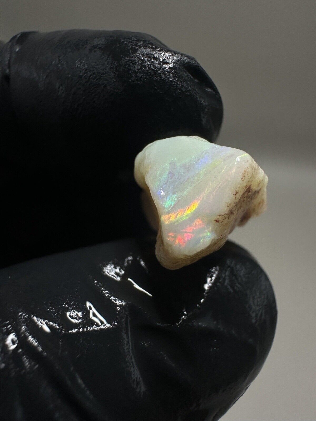 16.75Carats Solid Rough Coober Pedy Opal Piece with Beautiful Colour
