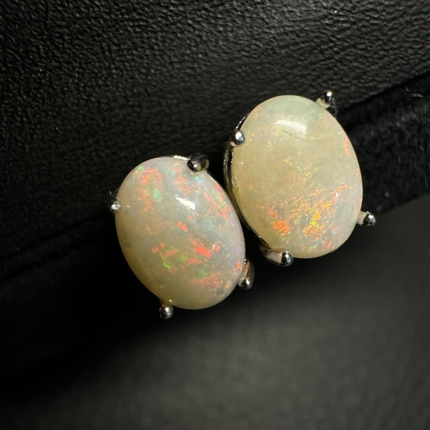 Earstuds Opal Pairs Piece with Beautiful Colour C1-2223