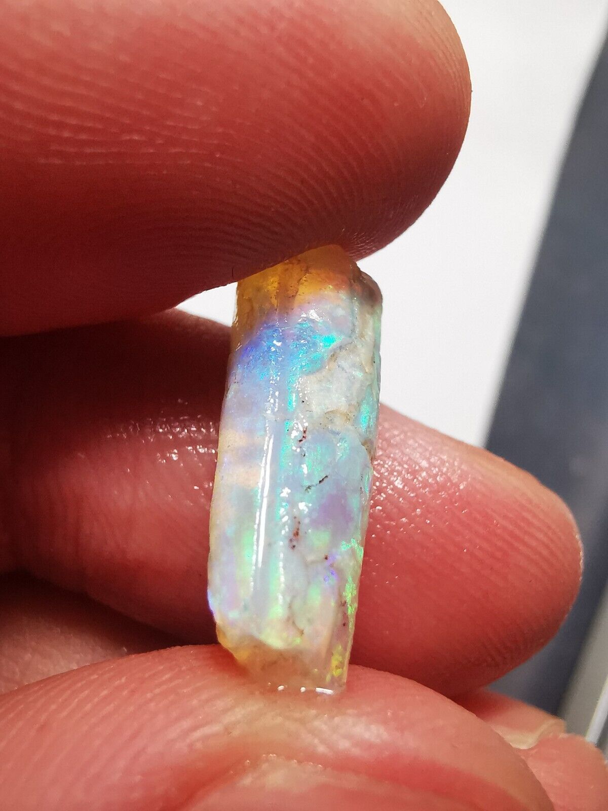 Coober Pedy Opal rough pipe 4.6ct with Beautiful Colour B1
