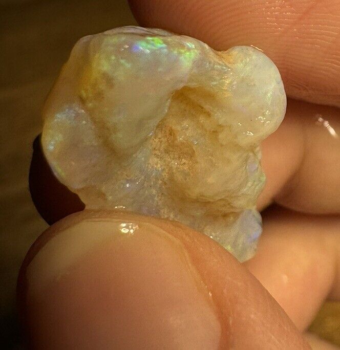 17.6 Carats Solid Rough Coober Pedy Opal Piece with Beautiful Colour B1 shell