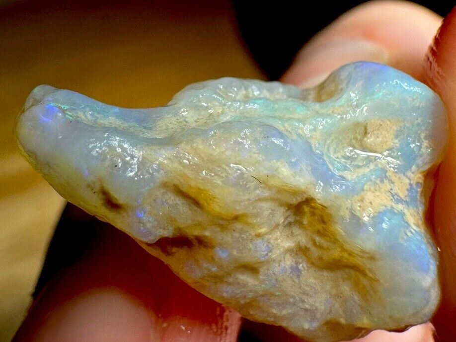 17.6 Carats Solid Rough Coober Pedy Opal Piece with Beautiful Colour B1 shell