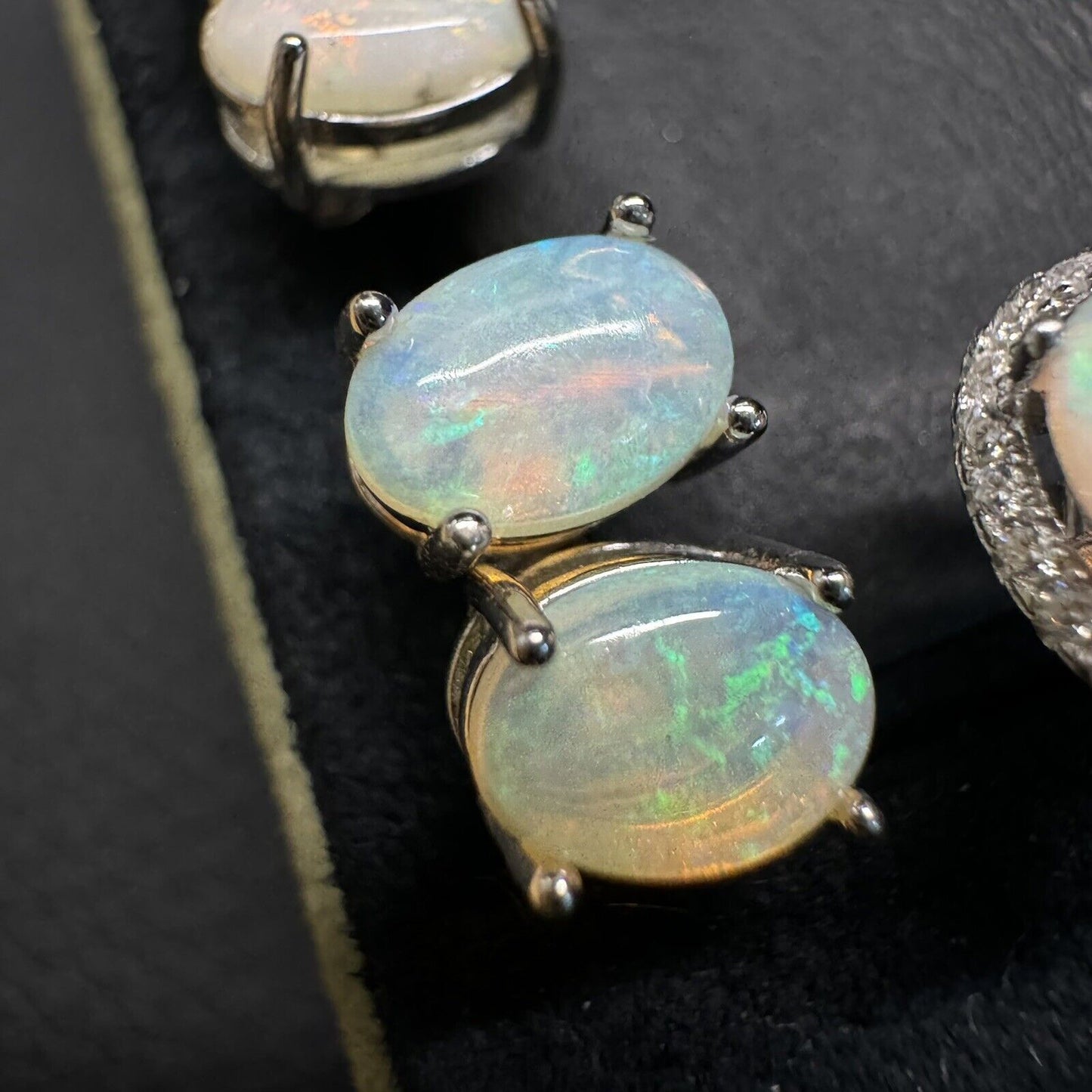 Earstuds Opal Piece with Beautiful Colour C1-2219