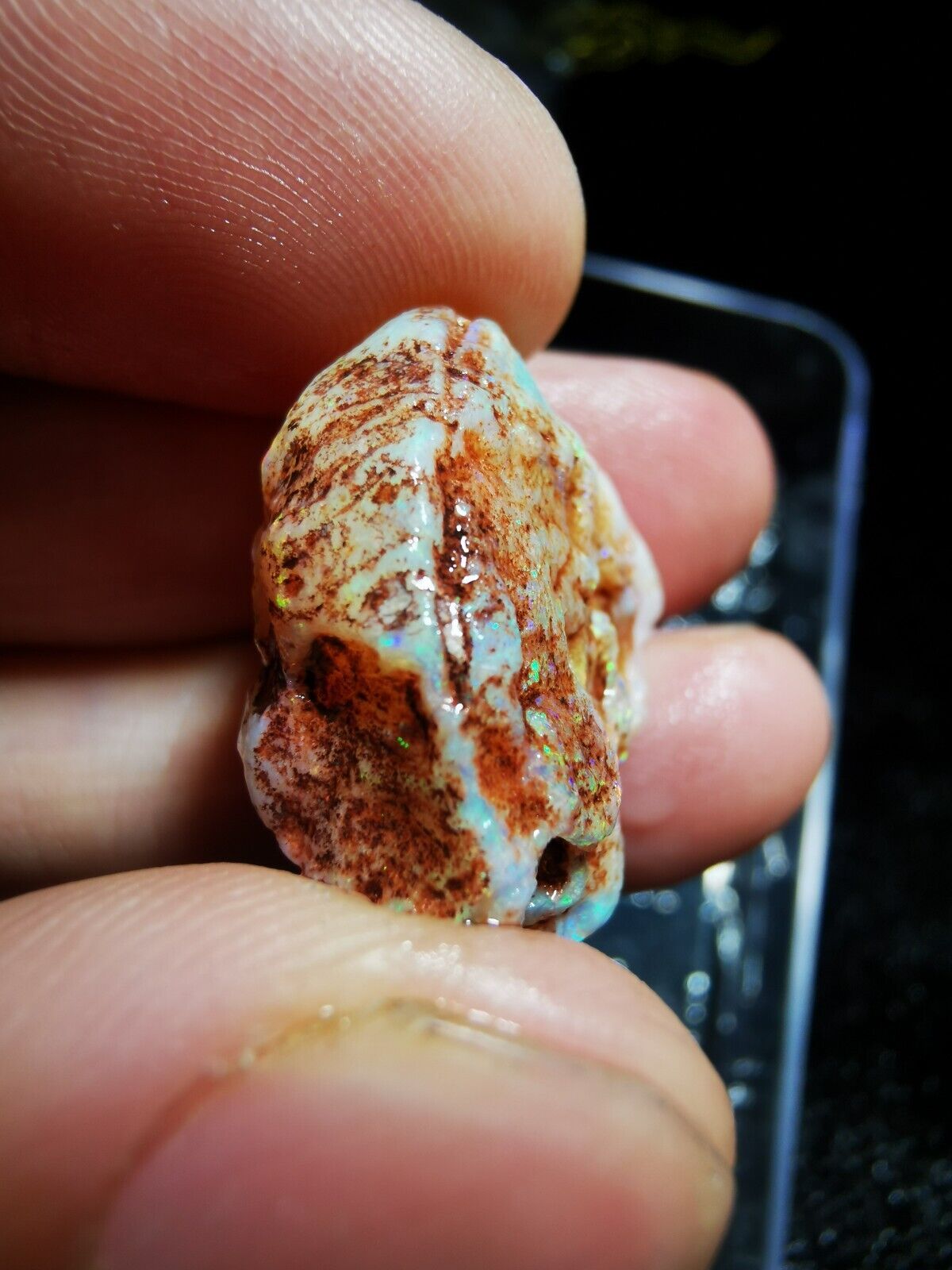 27 Carats Solid Rough Coober Pedy Opal shell with Beautiful Colour
