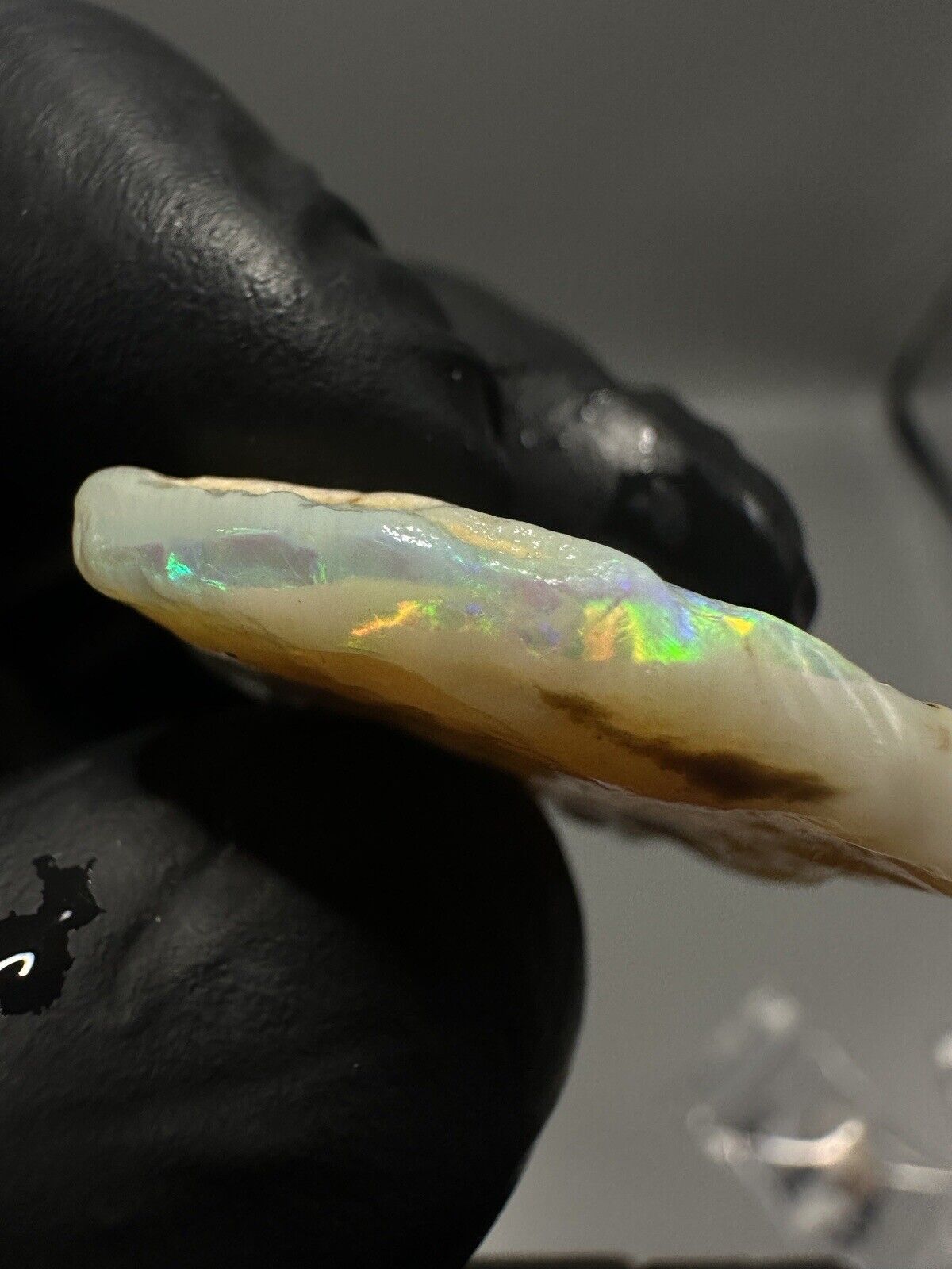 25.3 Carats Solid Rough Coober Pedy Crystal Opal with Beautiful Colour