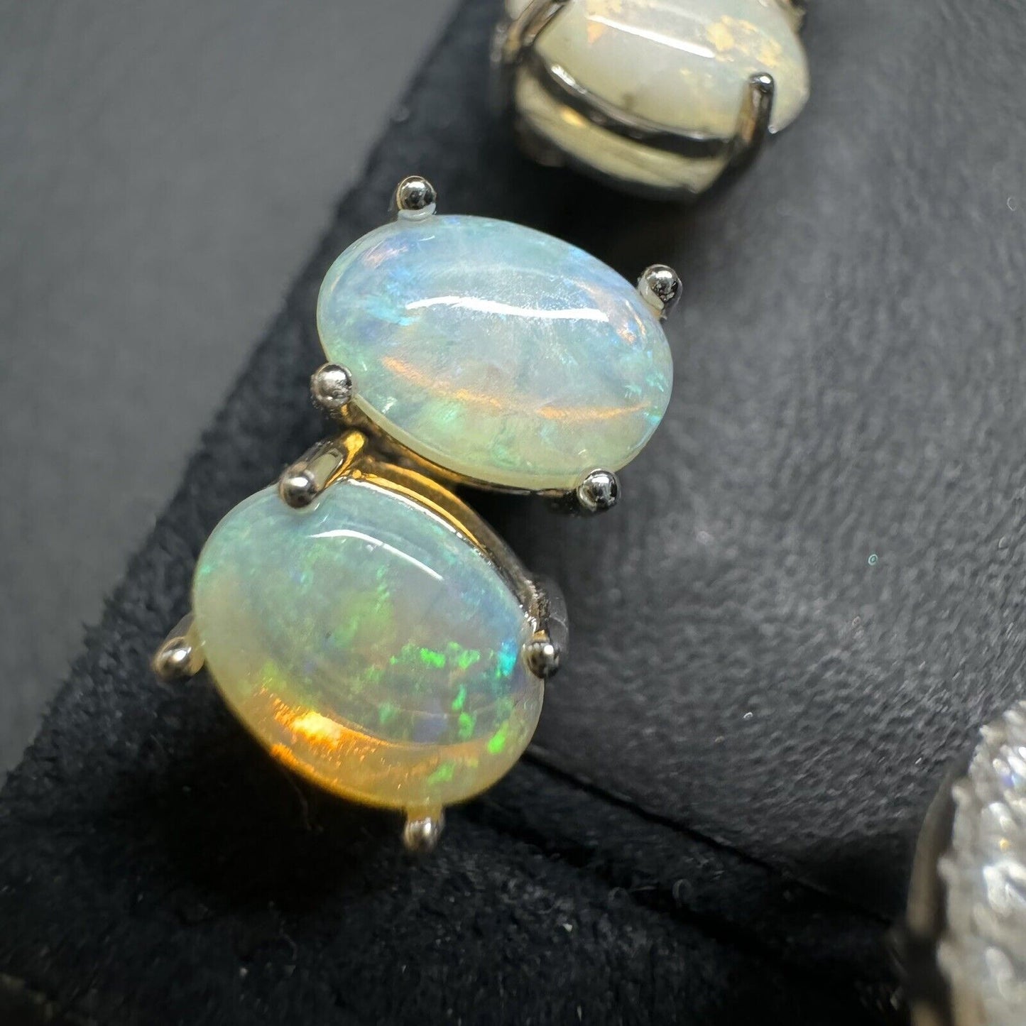 Earstuds Opal Piece with Beautiful Colour C1-2219