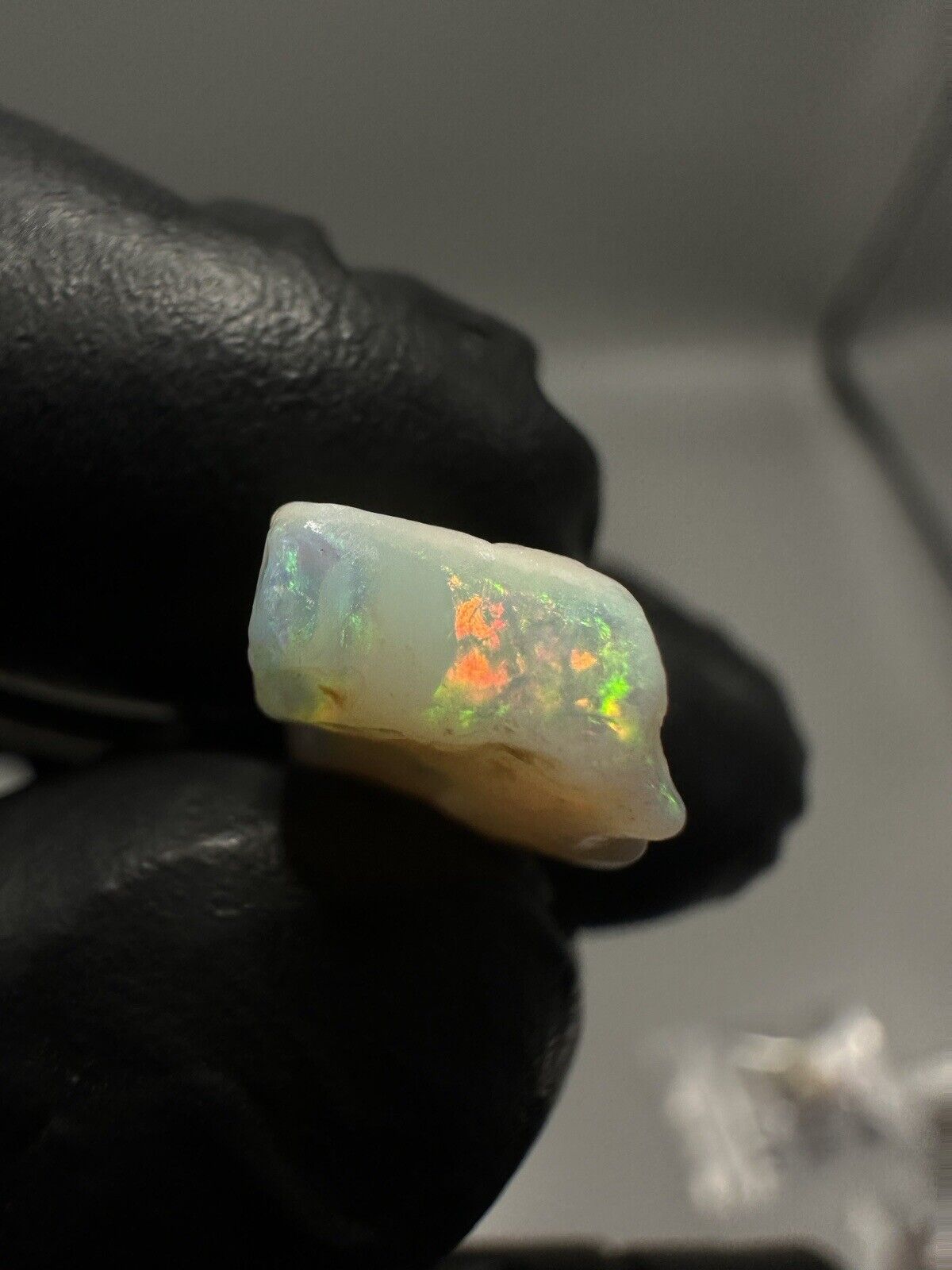 7.05 Carats Solid Rough Coober Pedy Crystal Opal with Beautiful Colour