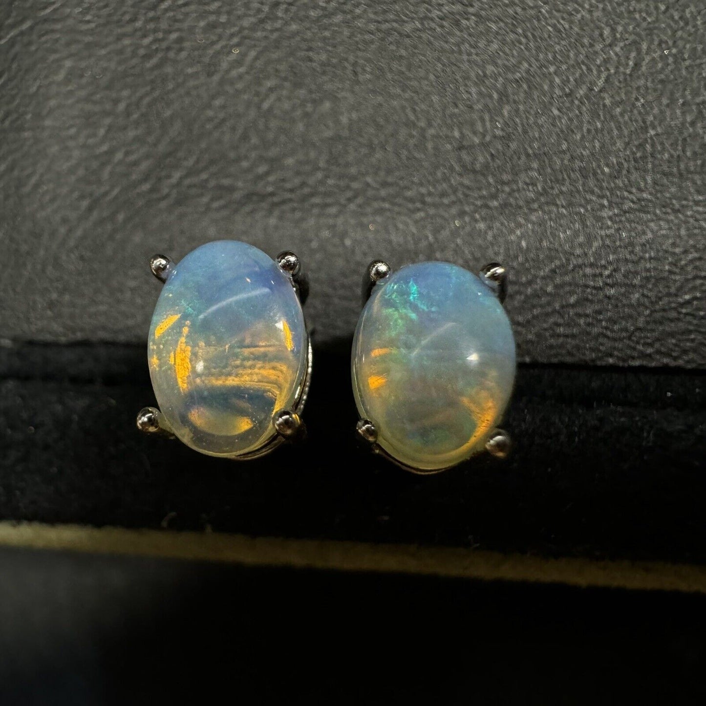 Earstuds Opal Pairs Piece with Beautiful Colour C1-2226