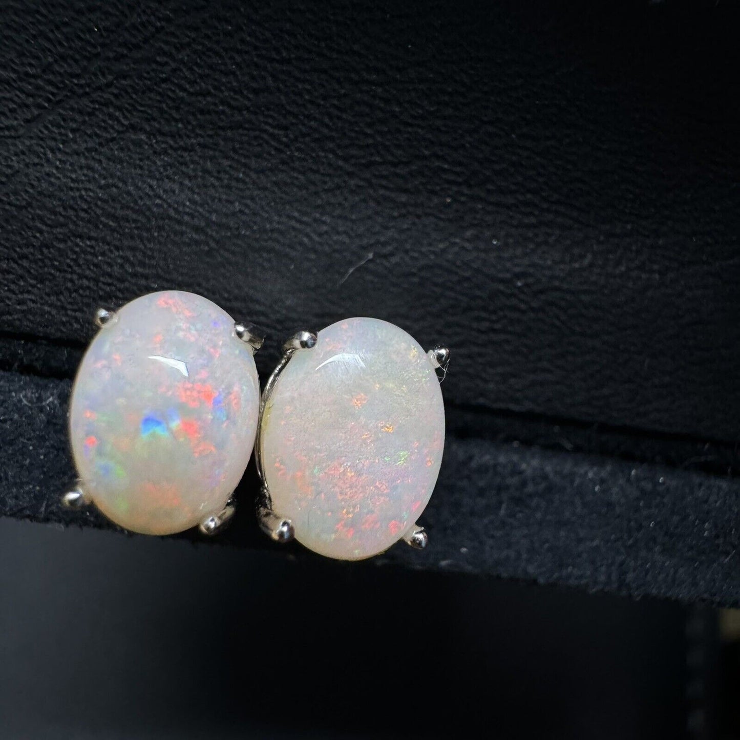 Earstuds Opal Pairs Piece with Beautiful Colour C1-2223