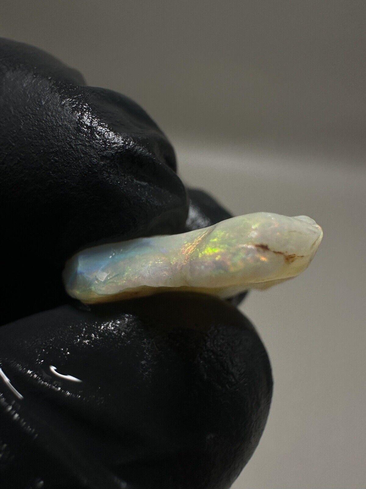 9.5Carats Solid Rough Coober Pedy Crystal Opal Shell Piece with Beautiful Colour