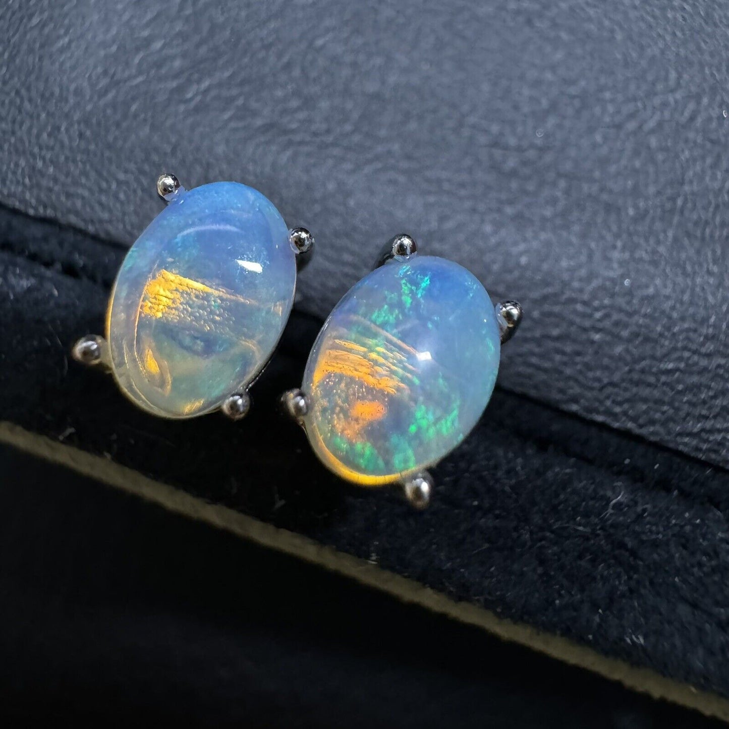 Earstuds Opal Pairs Piece with Beautiful Colour C1-2226