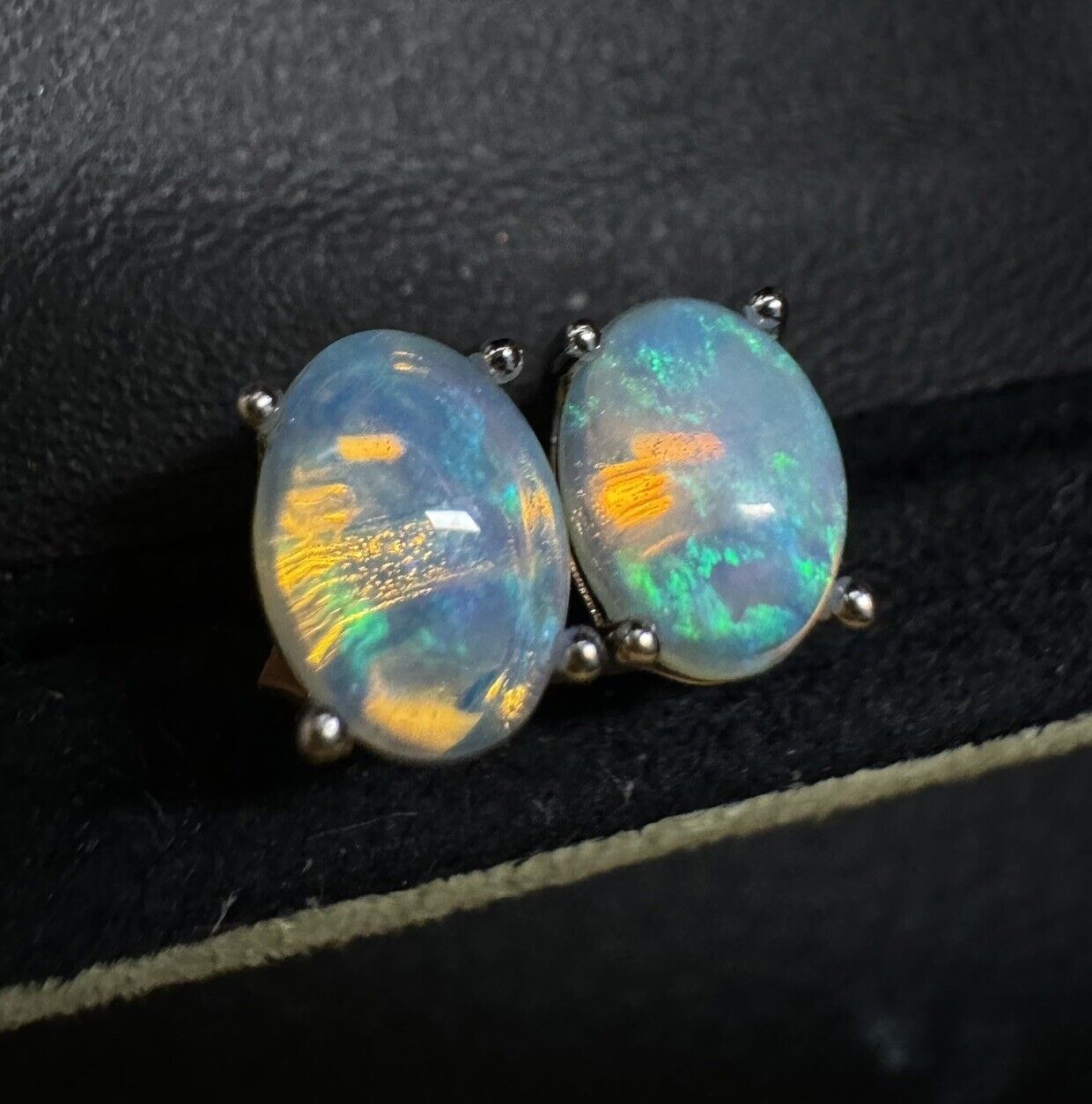 Earstuds Opal Pairs Piece with Beautiful Colour C1-2226