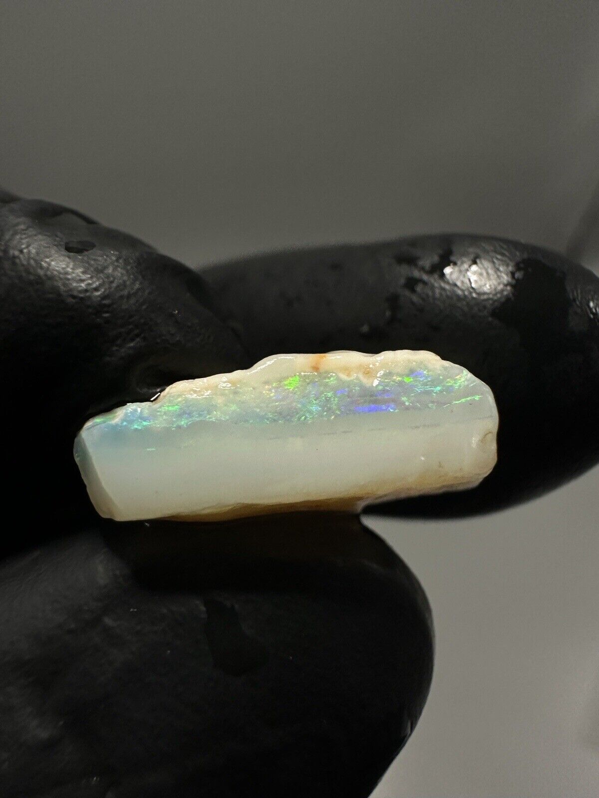 9 Carats Solid Rough Coober Pedy Crystal Opal with Beautiful Colour