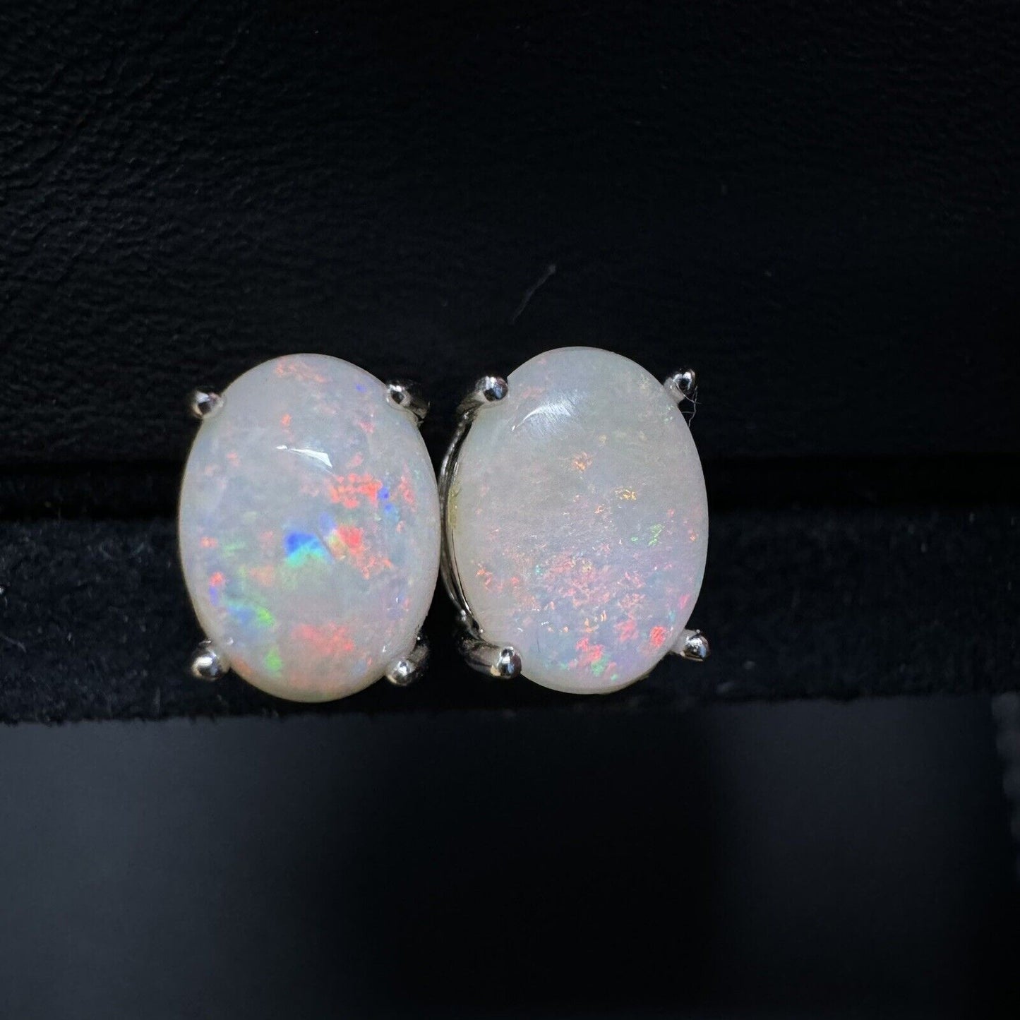 Earstuds Opal Pairs Piece with Beautiful Colour C1-2223