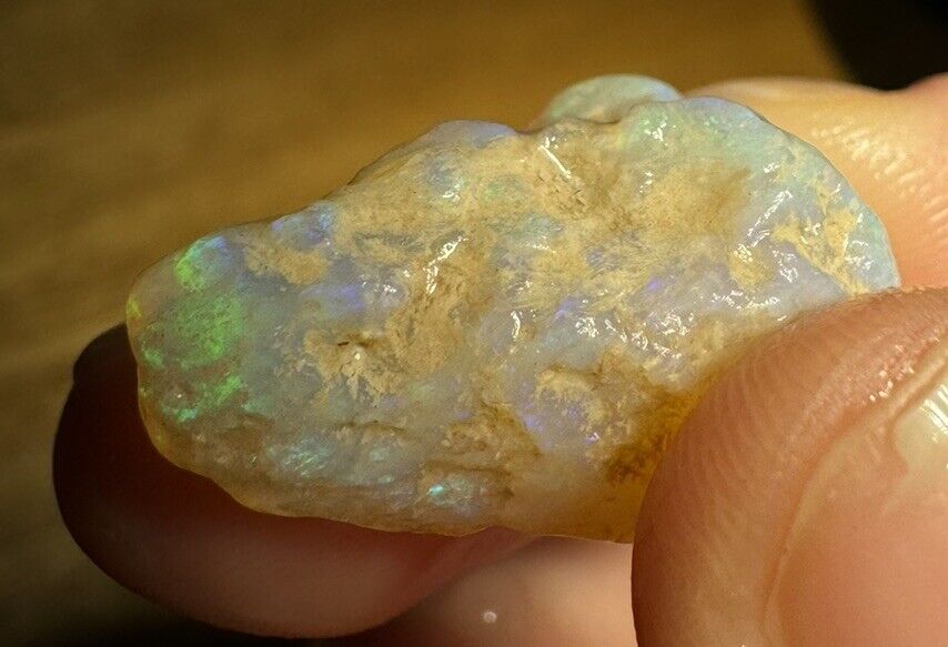 17.6 Carats Solid Rough Coober Pedy Opal Piece with Beautiful Colour B1 shell