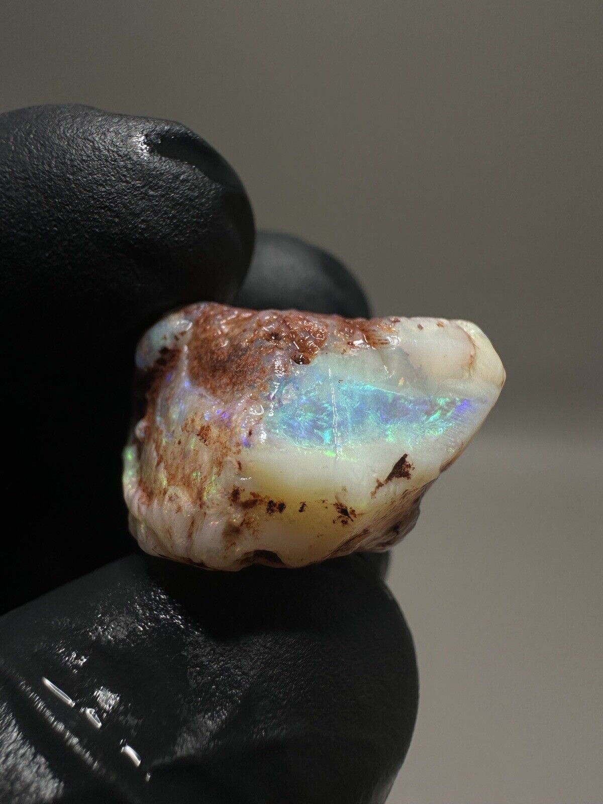 44 Carats Solid Rough Coober Pedy Crystal Opal Shell Piece with Beautiful Colour