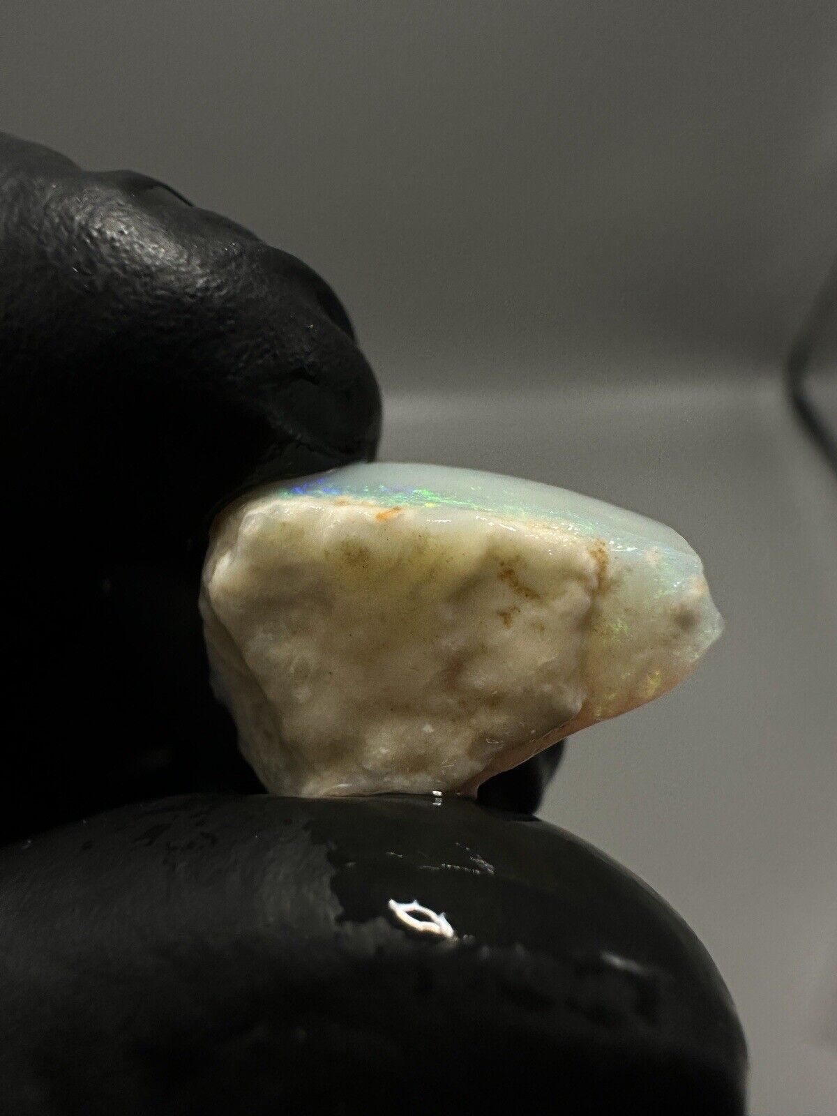 9 Carats Solid Rough Coober Pedy Crystal Opal with Beautiful Colour