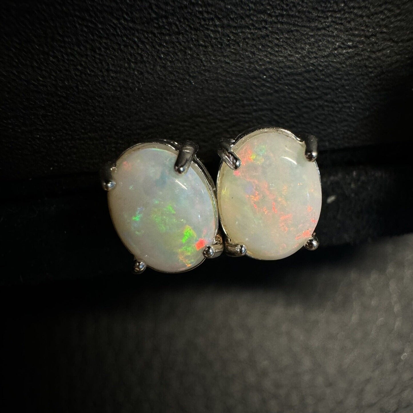 Earstuds Opal Pairs Piece with Beautiful Colour C1-2222