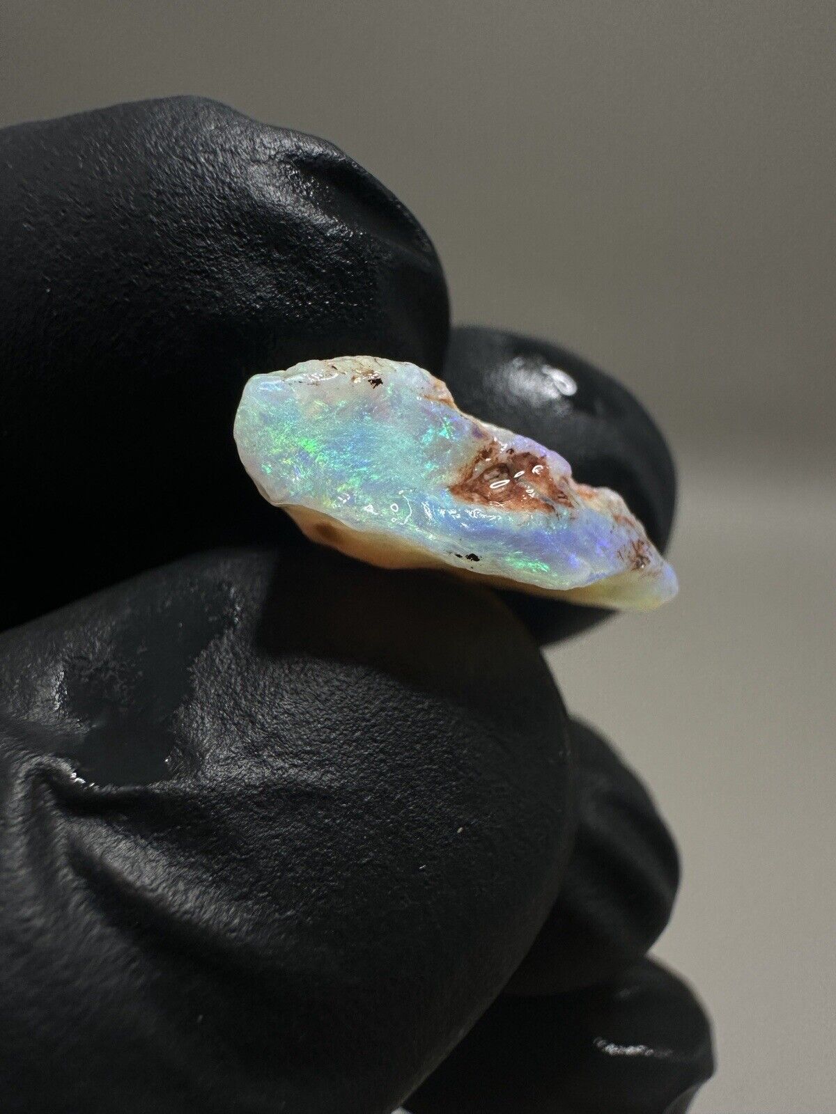 7.3 Carats Solid Rough Coober Pedy Crystal Opal with Beautiful Colour