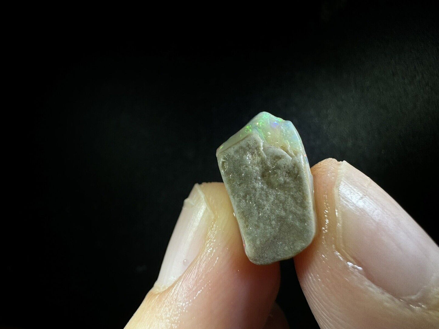 4 Carats Solid Rough Coober Pedy Opal Piece with Beautiful Colour B1