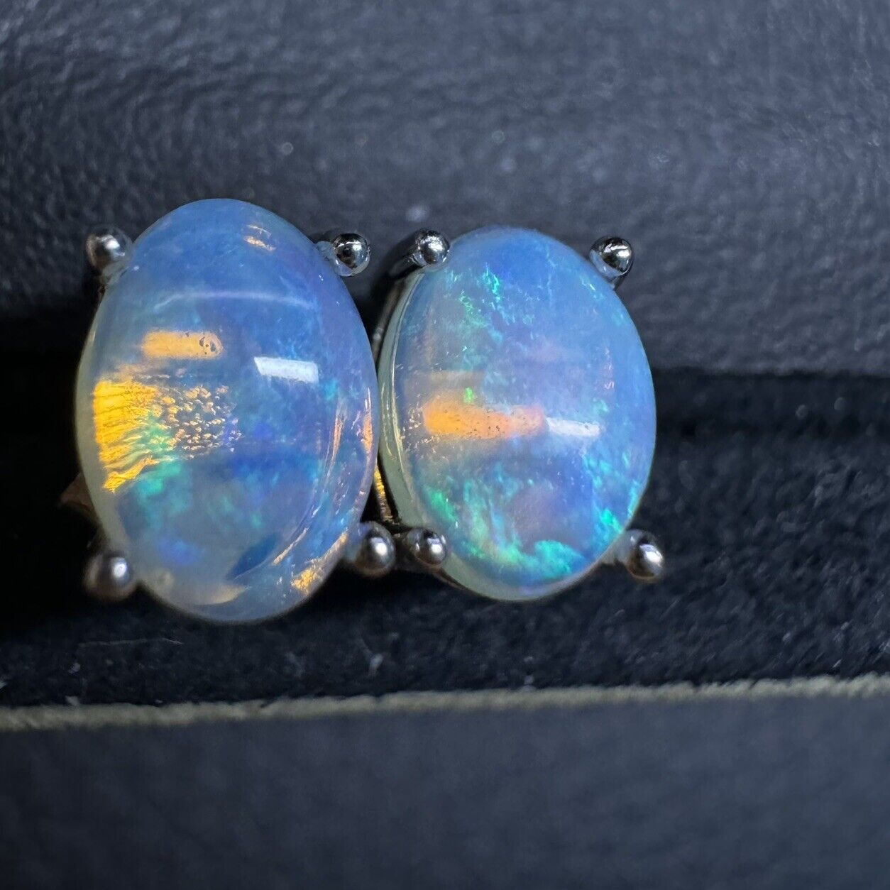 Earstuds Opal Pairs Piece with Beautiful Colour C1-2226