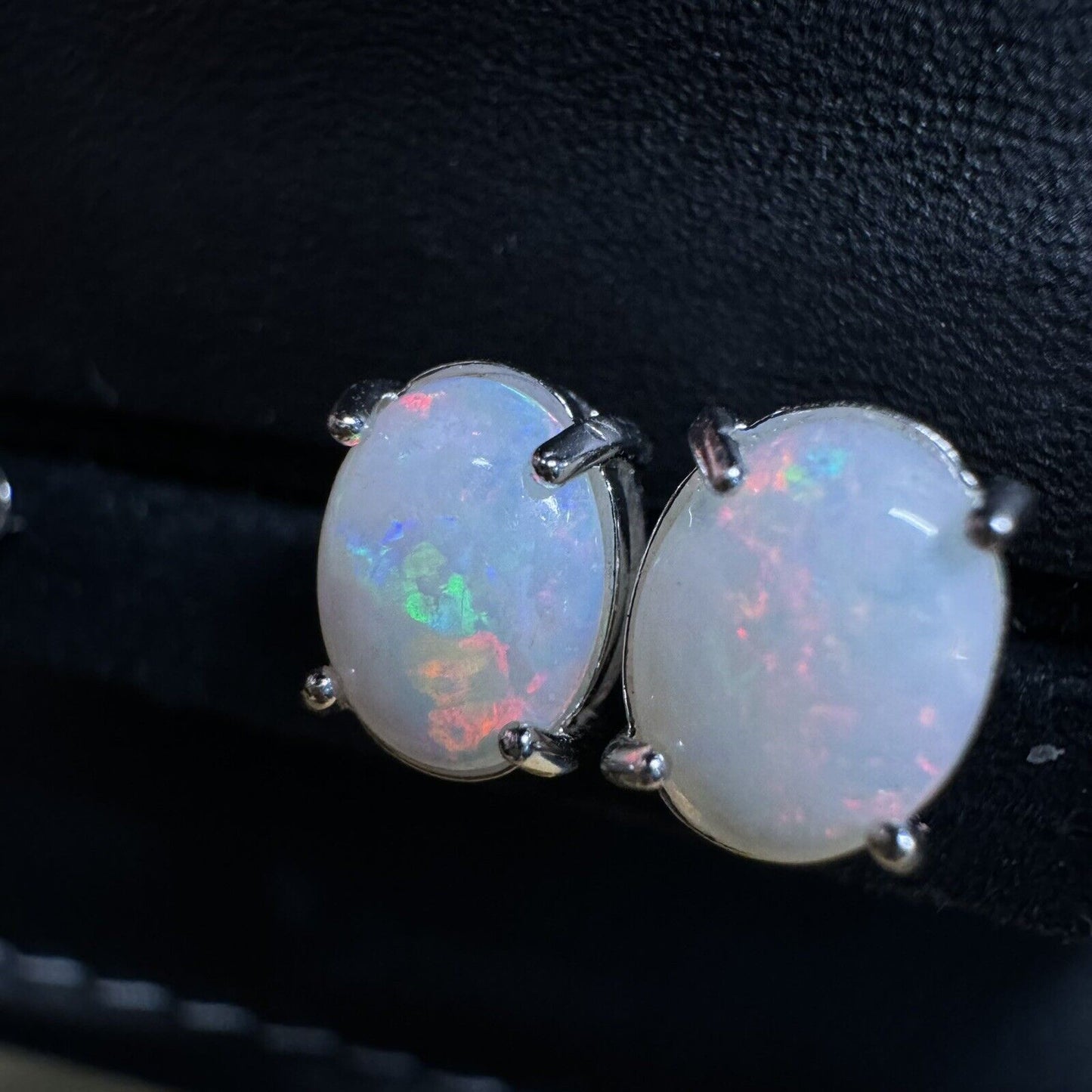 Earstuds Opal Pairs Piece with Beautiful Colour C1-2222