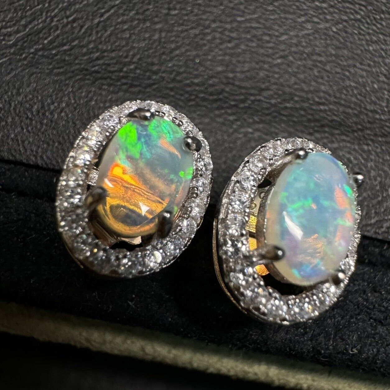 Earstuds Opal Pairs Piece with Beautiful Colour C1-2230