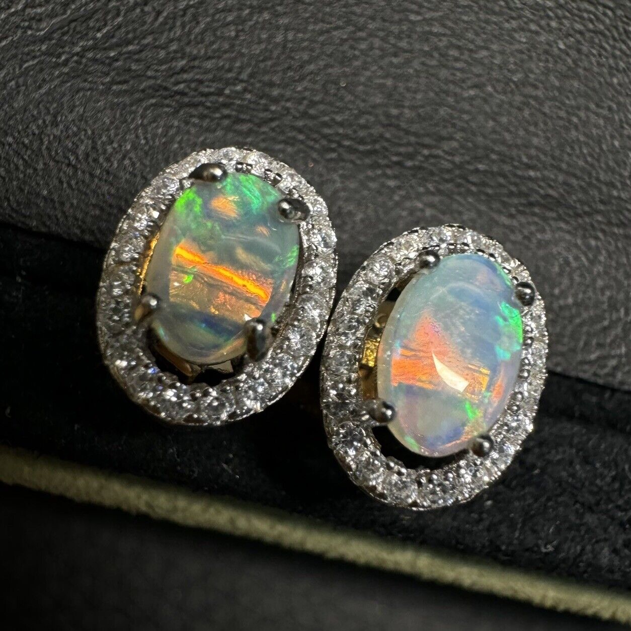 Earstuds Opal Pairs Piece with Beautiful Colour C1-2230