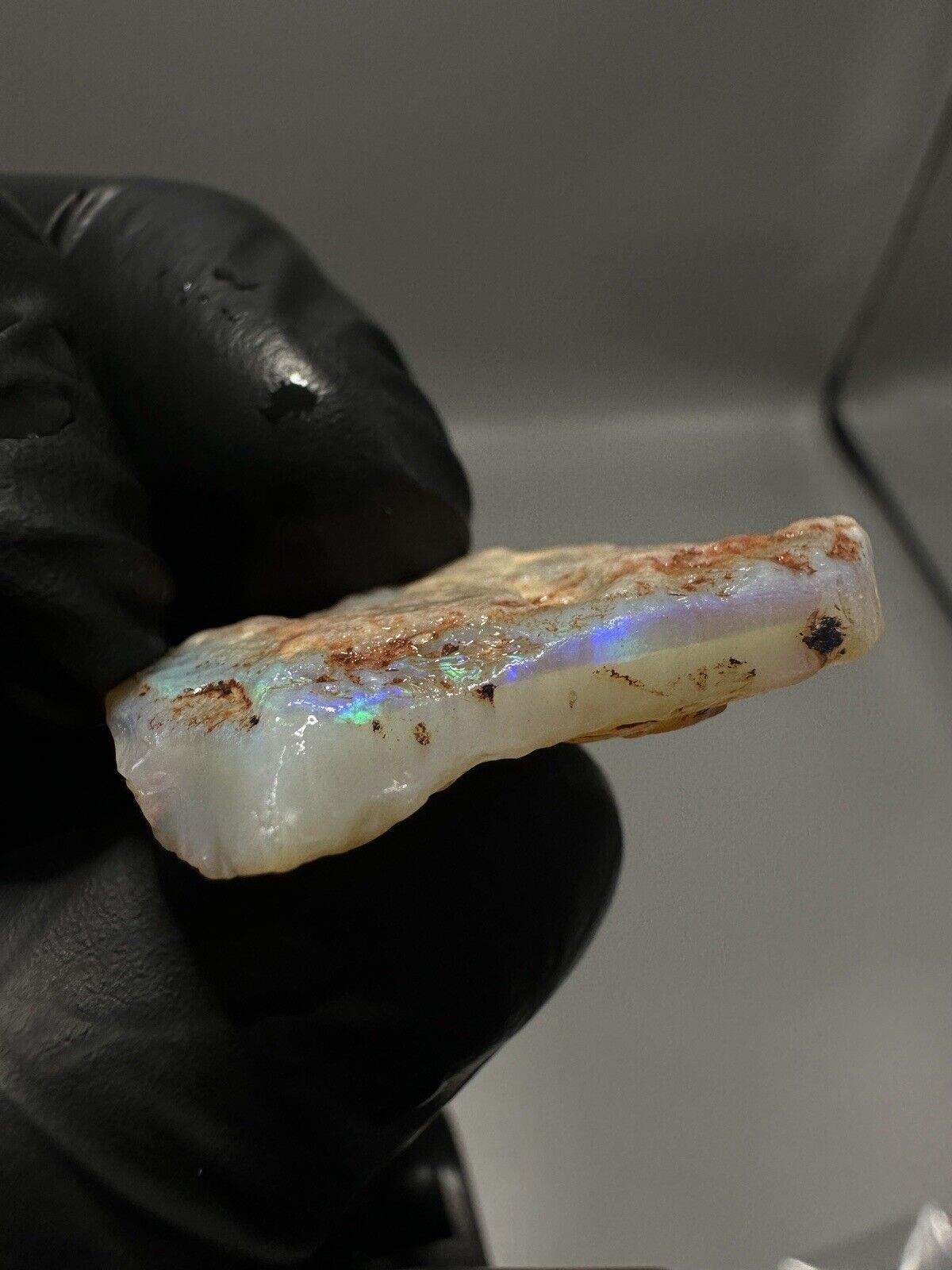 28 Carats Solid Rough Coober Pedy Crystal Opal with Beautiful Colour