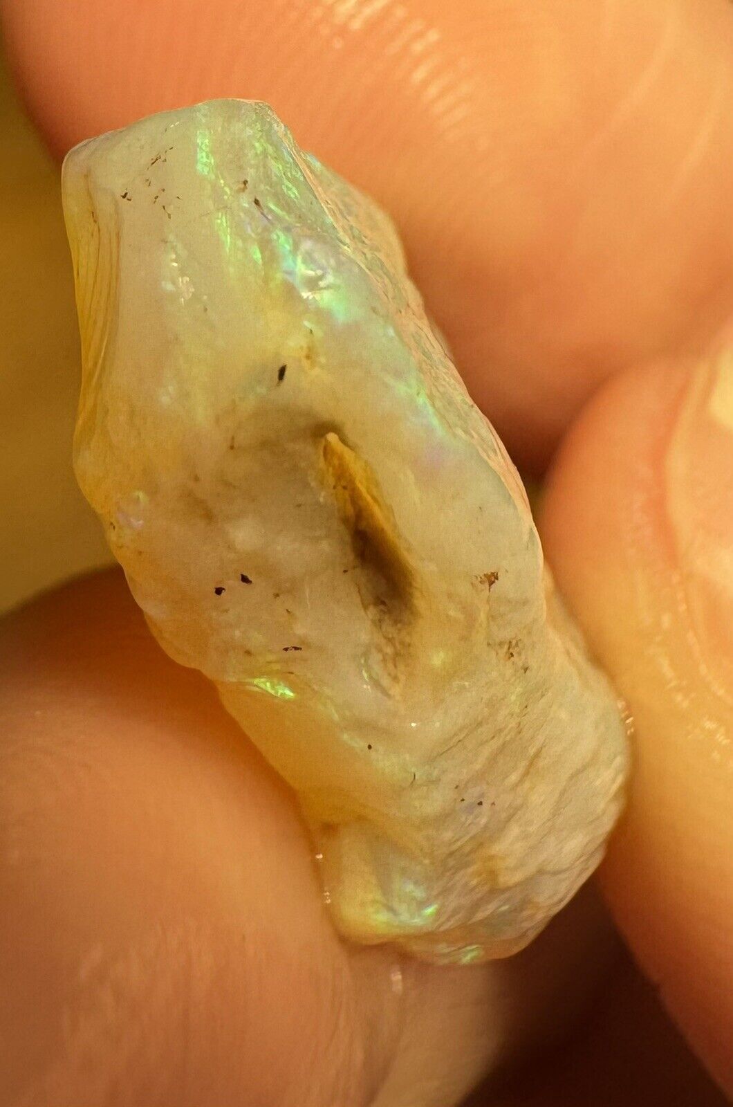 12.5 Carats Solid Rough Coober Pedy Opal Piece with Beautiful Colour B1 shell