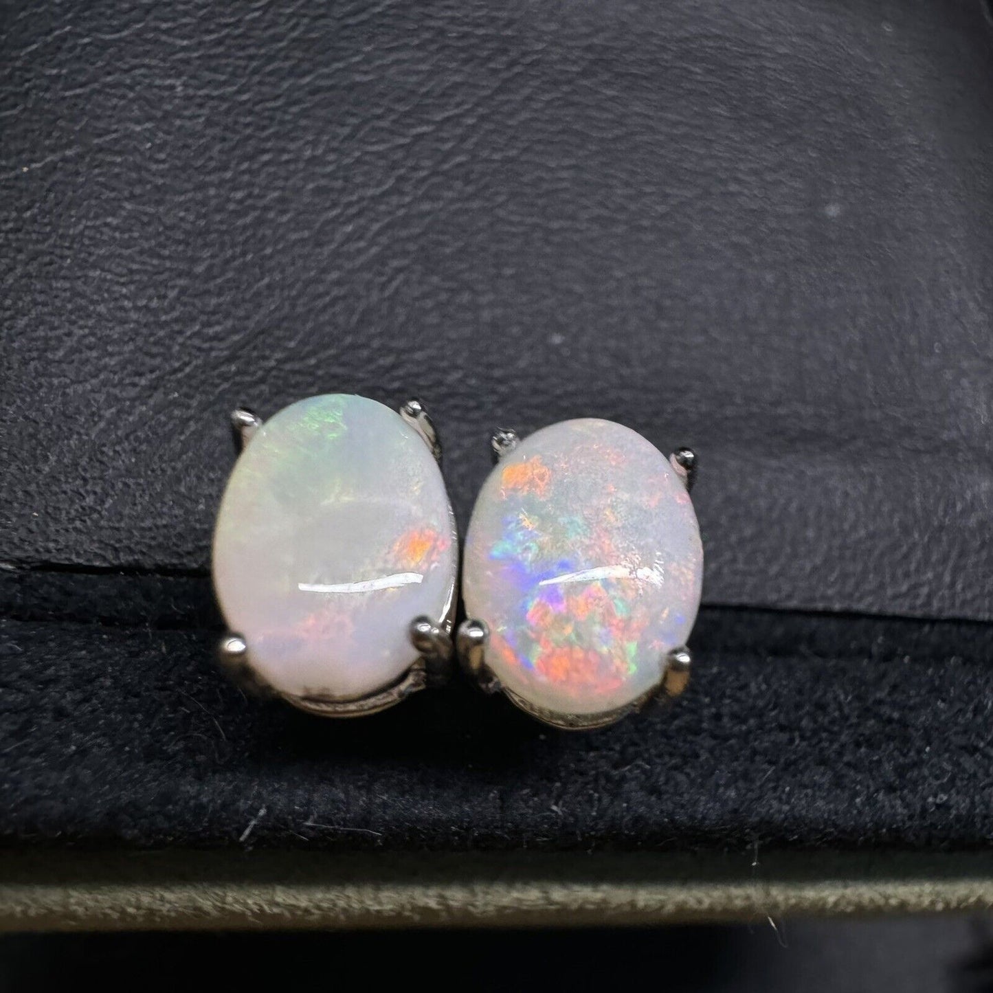 Earstuds Opal Pairs Piece with Beautiful Colour C1-2228
