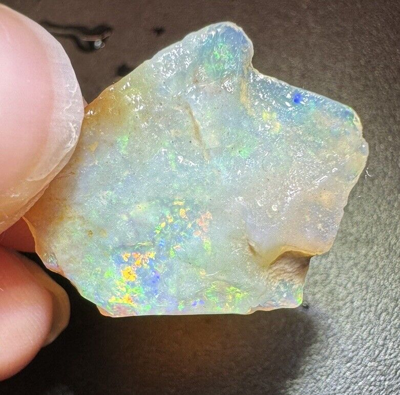 7.15 Carats Solid Rough Coober Pedy Opal Piece with Beautiful Colour