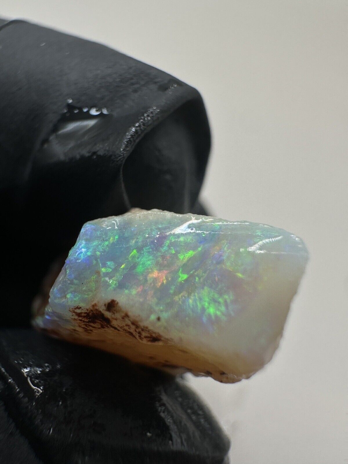 22.9 Ct Rough Coober Pedy Crystal Opal With Beautiful Colour