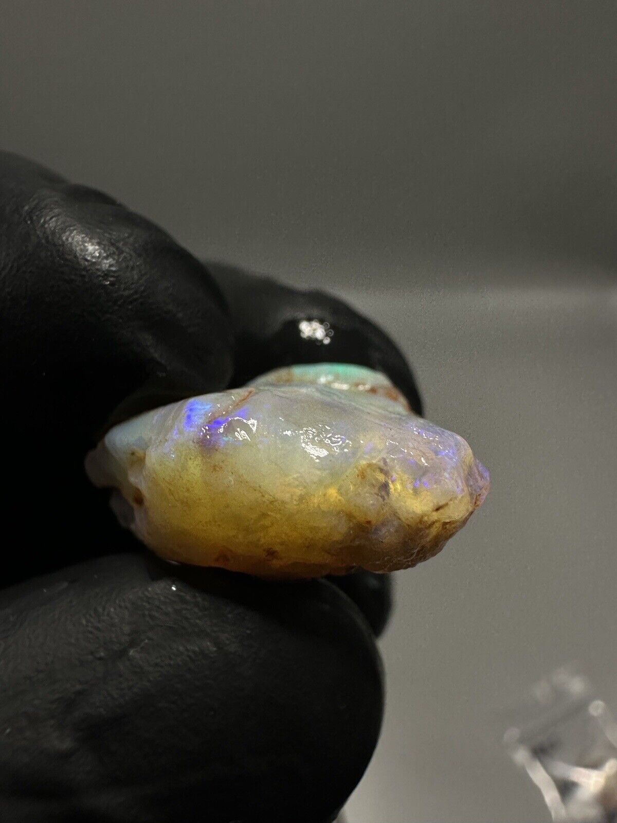 21.7 Carats Solid Rough Coober Pedy Crystal Opal with Beautiful Colour