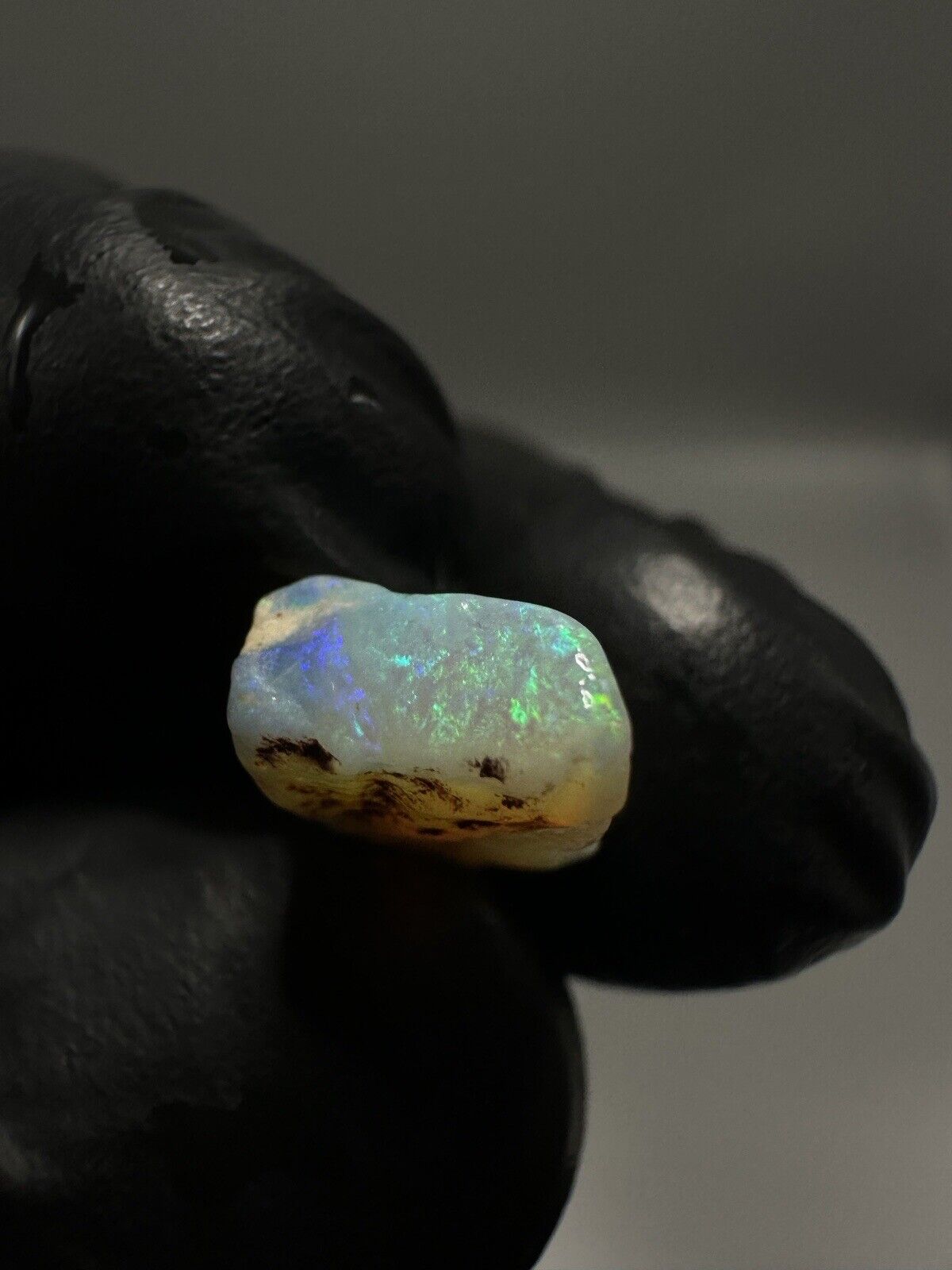5.9Carats Solid Rough Coober Pedy Crystal Opal with Beautiful Blue Green Colours
