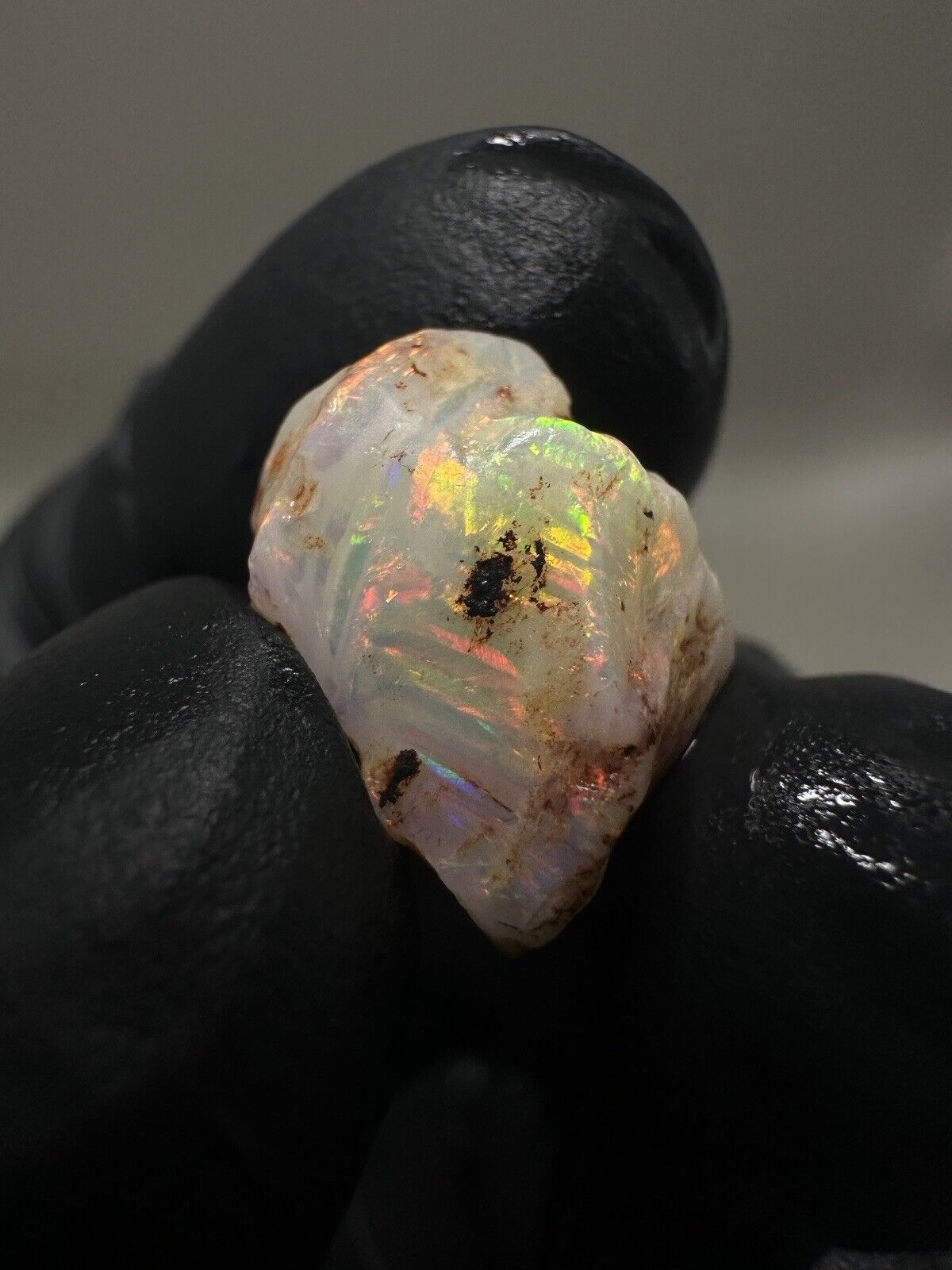 11 Carats Top Quality Coober Pedy Crystal Opal Piece with Unique Colour Scheme