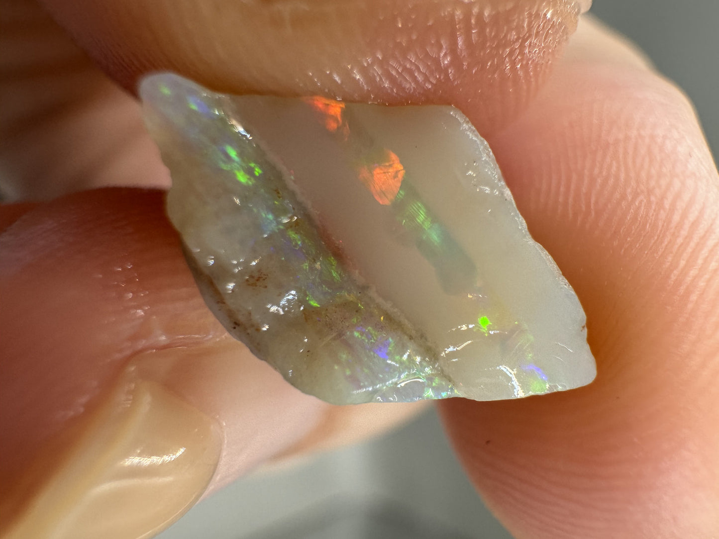 6.5 Carats Solid Rough Coober Pedy Opal shell with Beautiful Colour