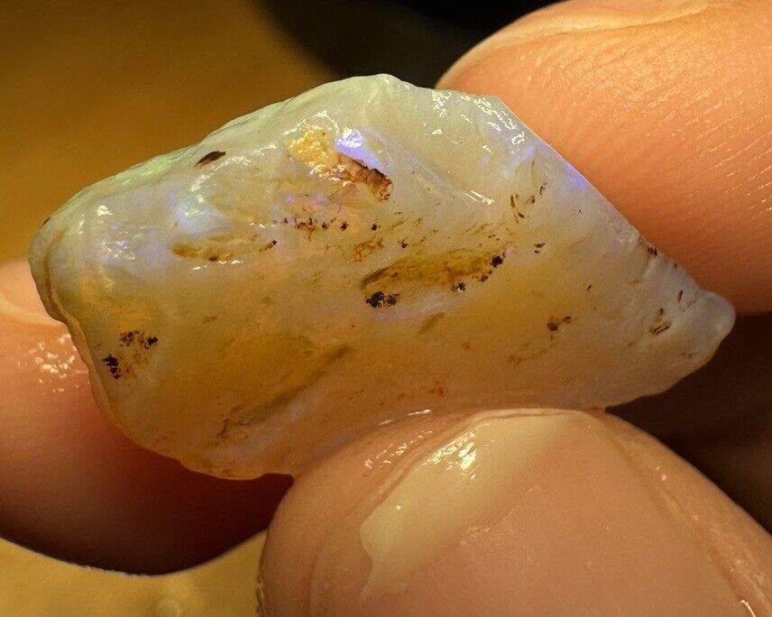 9.4 Carats Solid Rough Coober Pedy Opal Piece with Beautiful Colour B1