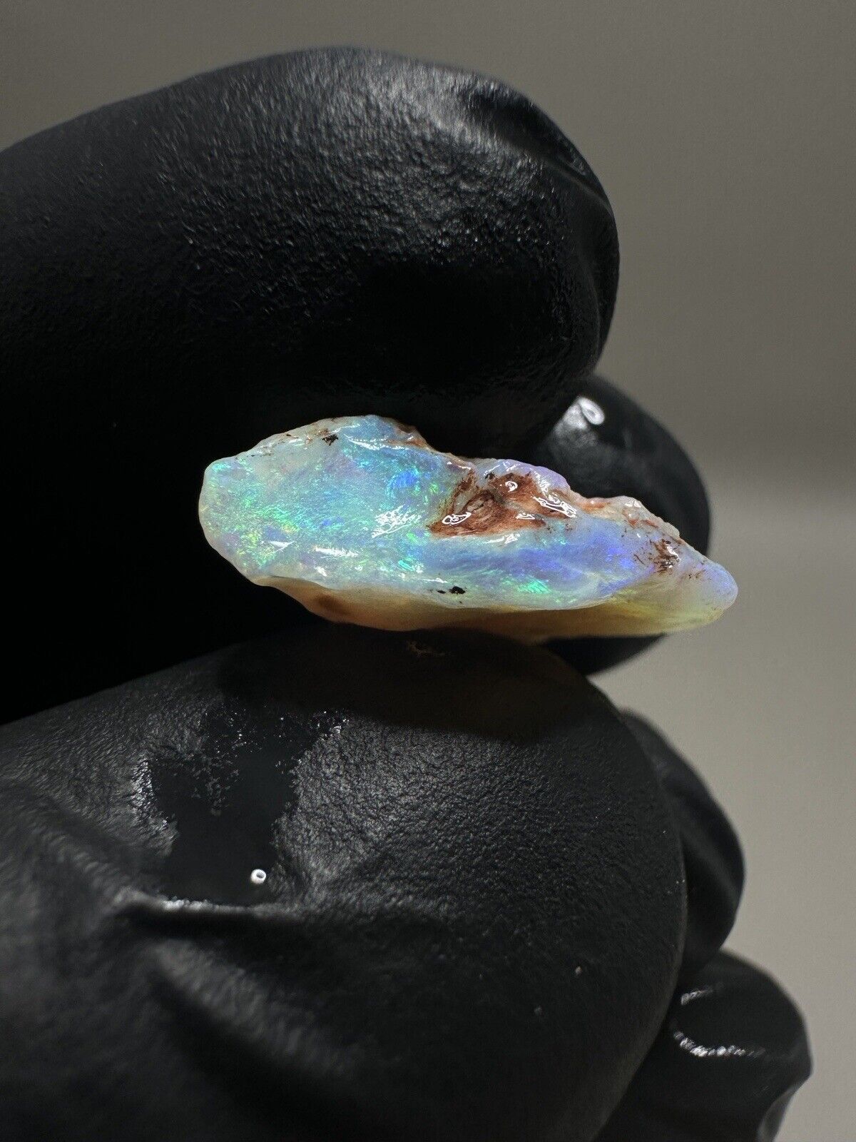 7.3 Carats Solid Rough Coober Pedy Crystal Opal with Beautiful Colour