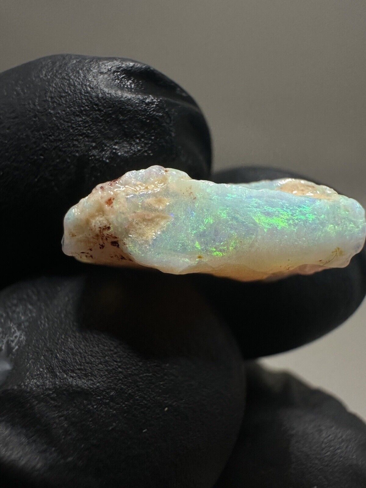 7.3 Carats Solid Rough Coober Pedy Crystal Opal with Beautiful Colour