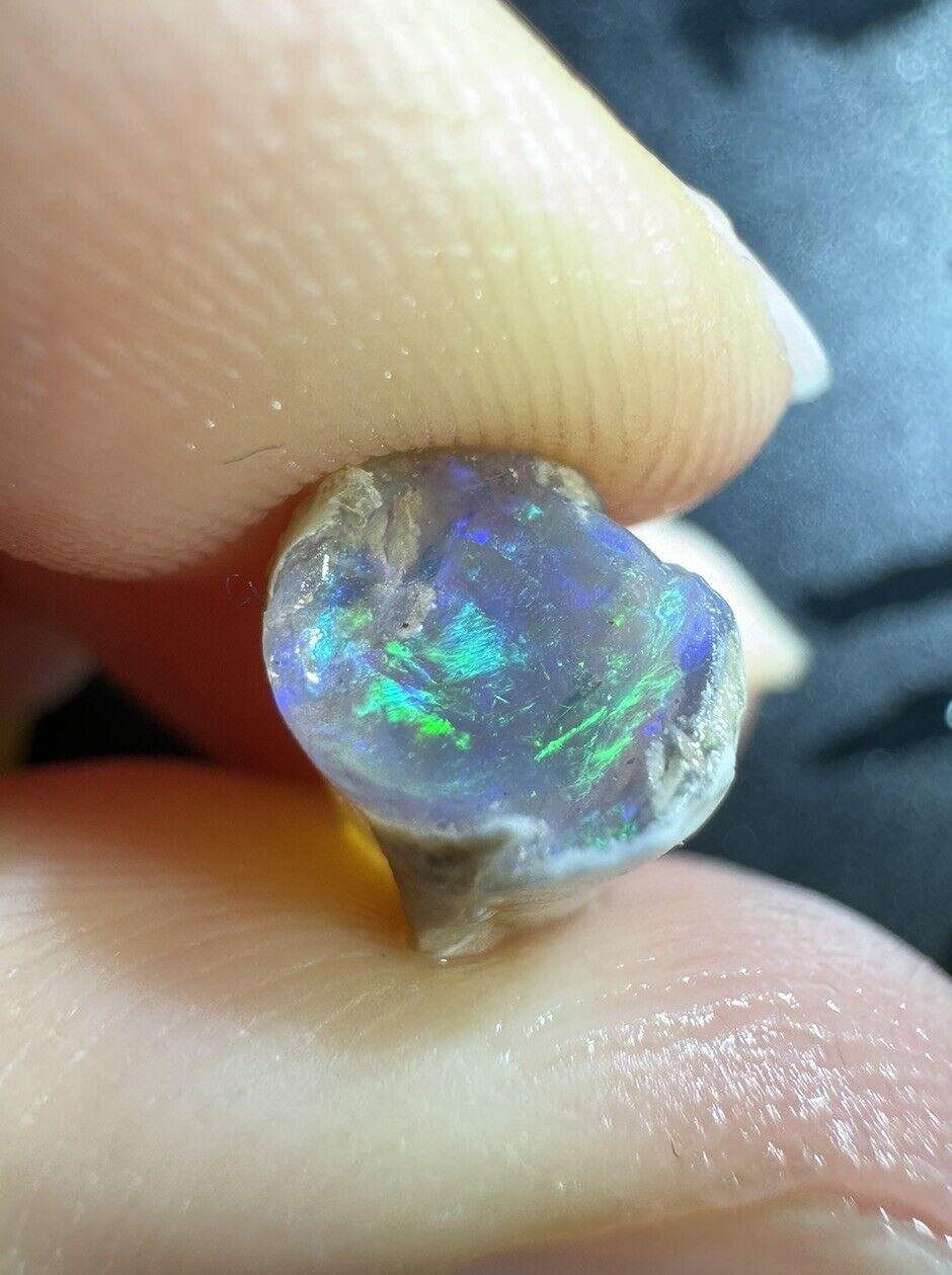 5 Carats Solid Rough Coober Pedy Opal Piece with Beautiful Colour pipe