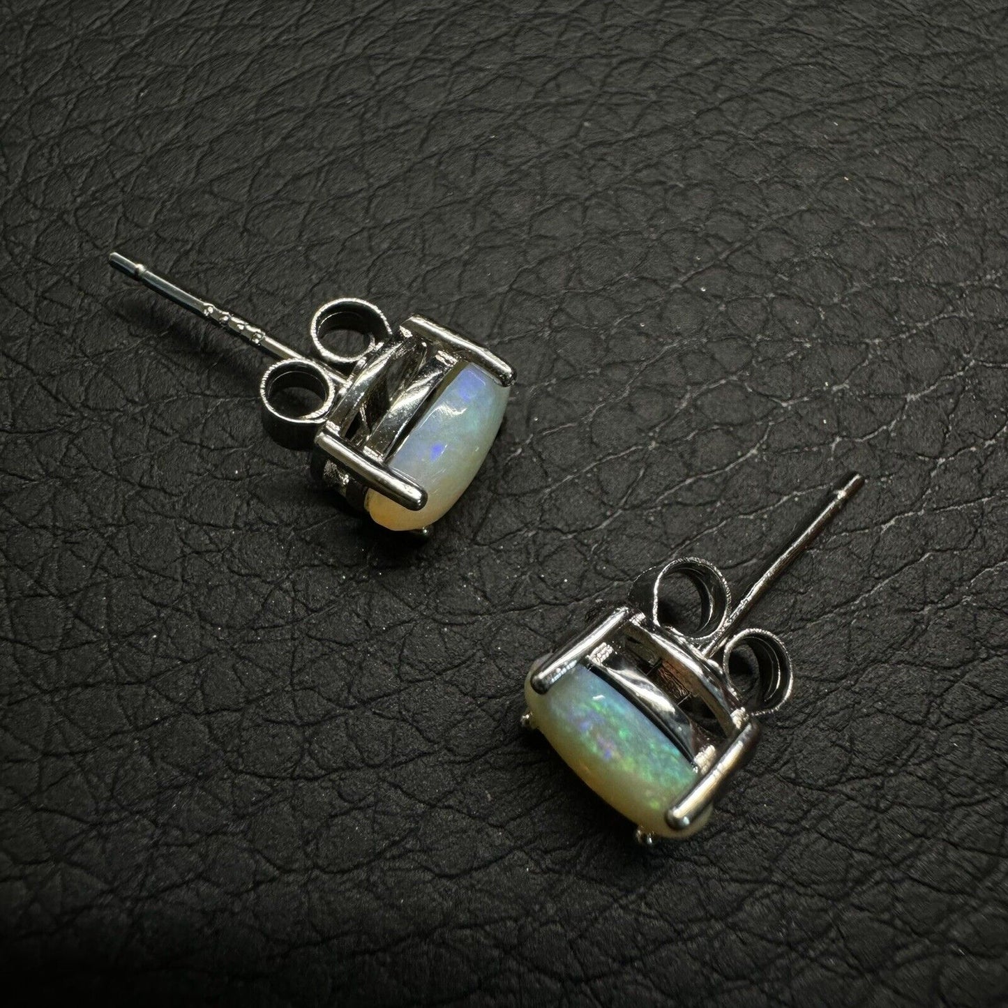 Earstuds Opal Piece with Beautiful Colour C1-2219