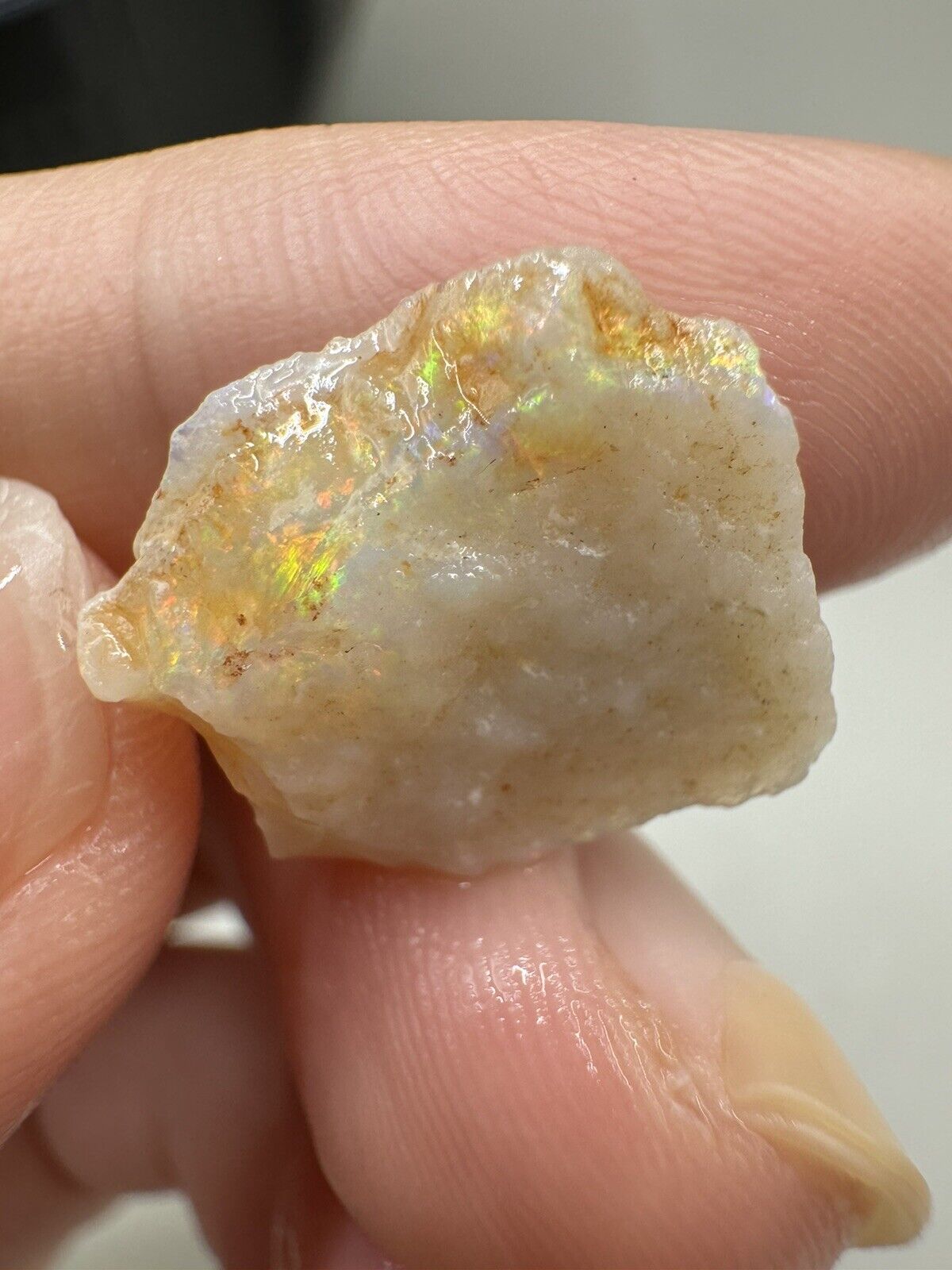 7.2 Carats Solid Rough Coober Pedy Opal shell with Beautiful Colour
