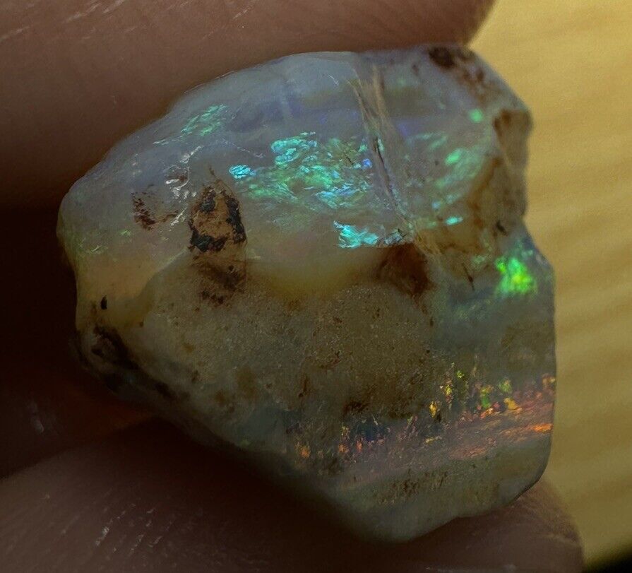 21 Carats Solid Rough Coober Pedy Opal Piece with Beautiful Colour B1