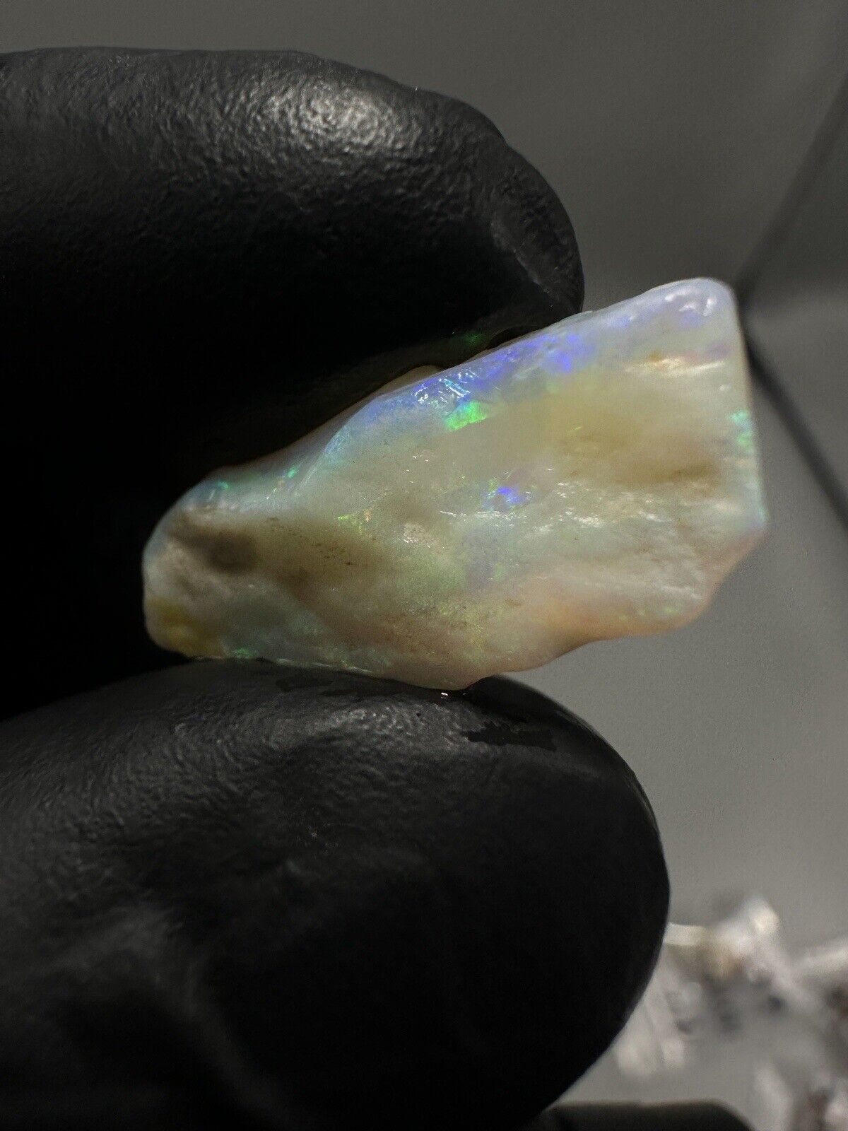 7.05 Carats Solid Rough Coober Pedy Crystal Opal with Beautiful Colour