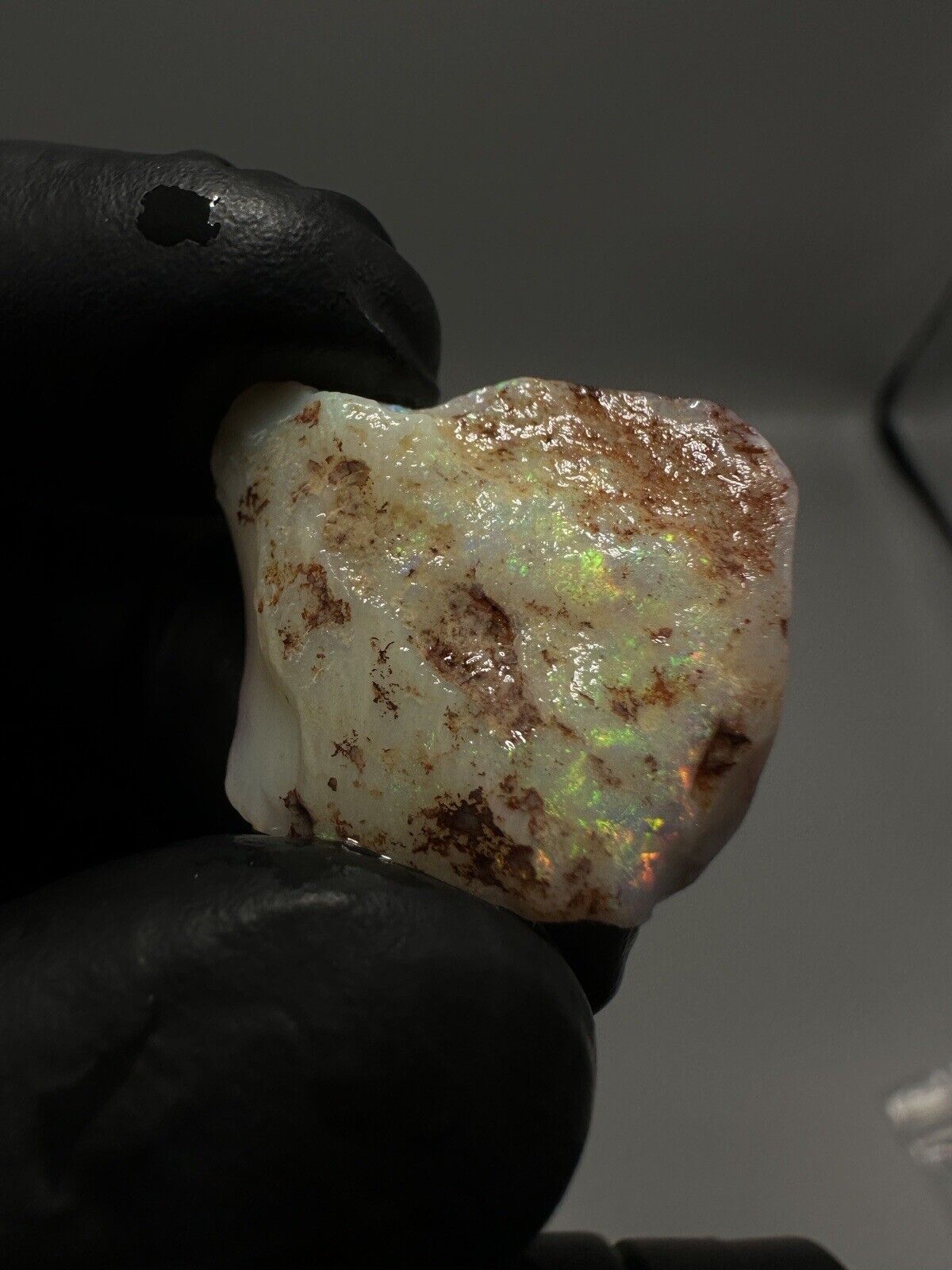 23.5 Carats Solid Rough Coober Pedy Crystal Opal with Beautiful Colours