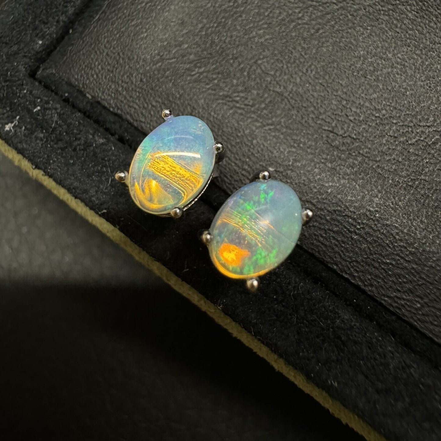 Earstuds Opal Pairs Piece with Beautiful Colour C1-2226