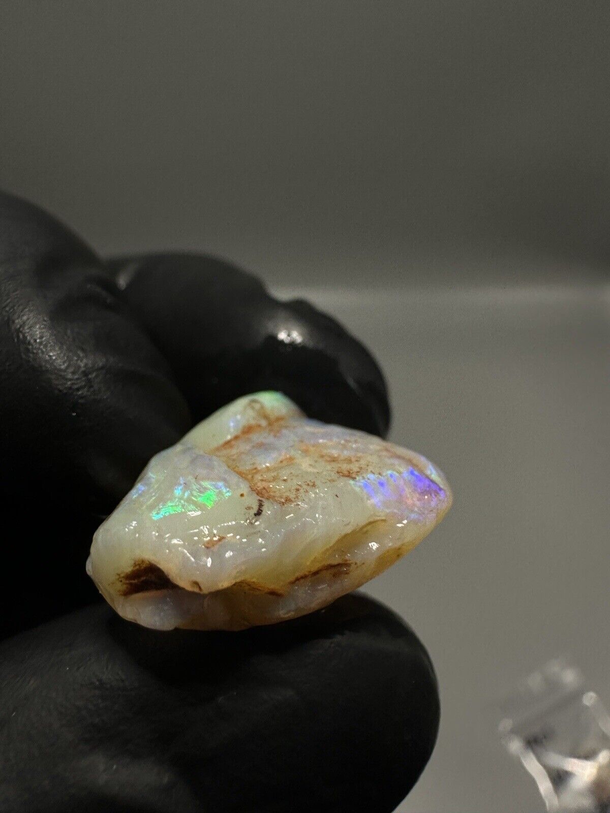 21.7 Carats Solid Rough Coober Pedy Crystal Opal with Beautiful Colour
