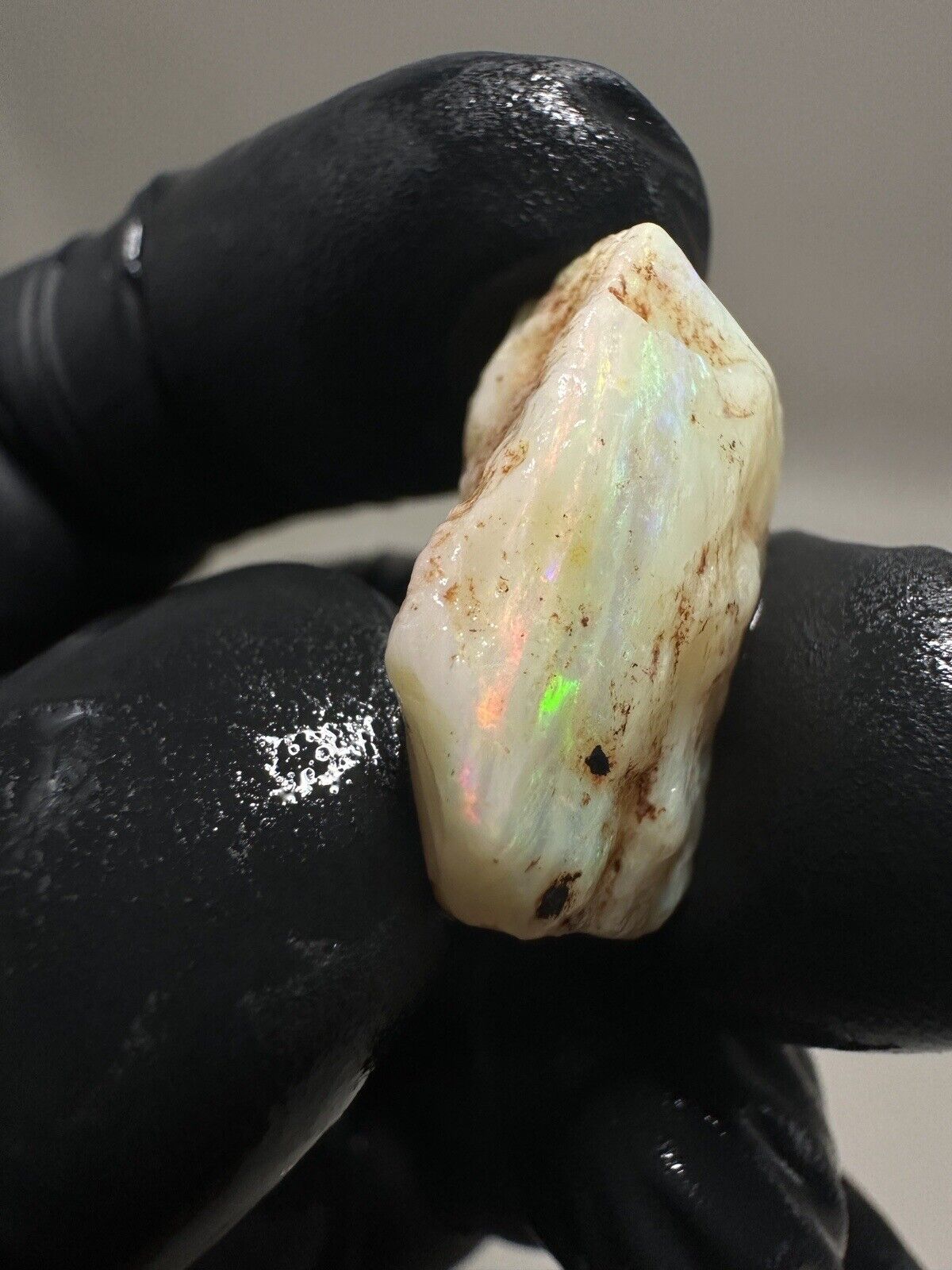 16.75Carats Solid Rough Coober Pedy Opal Piece with Beautiful Colour