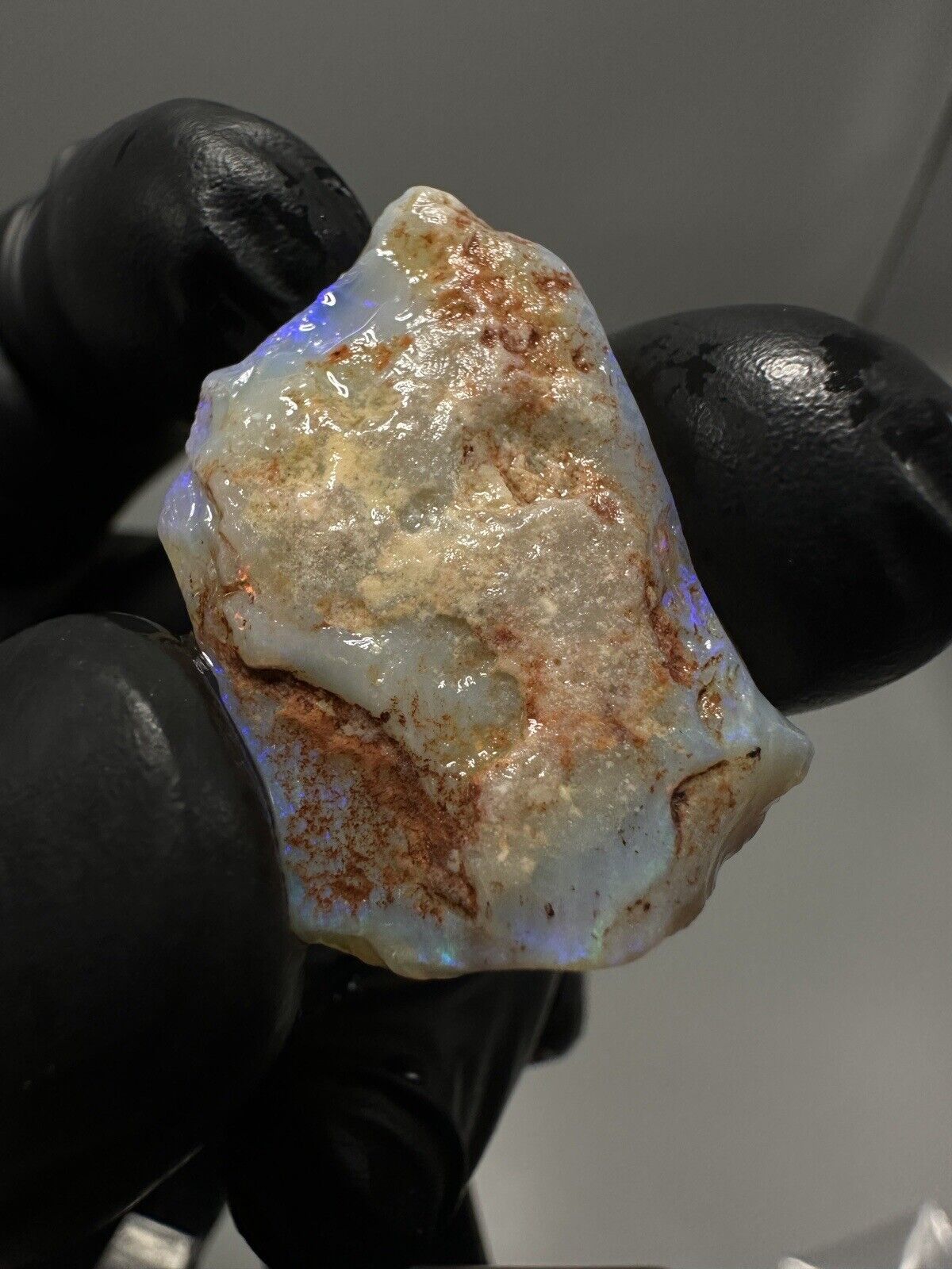 28 Carats Solid Rough Coober Pedy Crystal Opal with Beautiful Colour