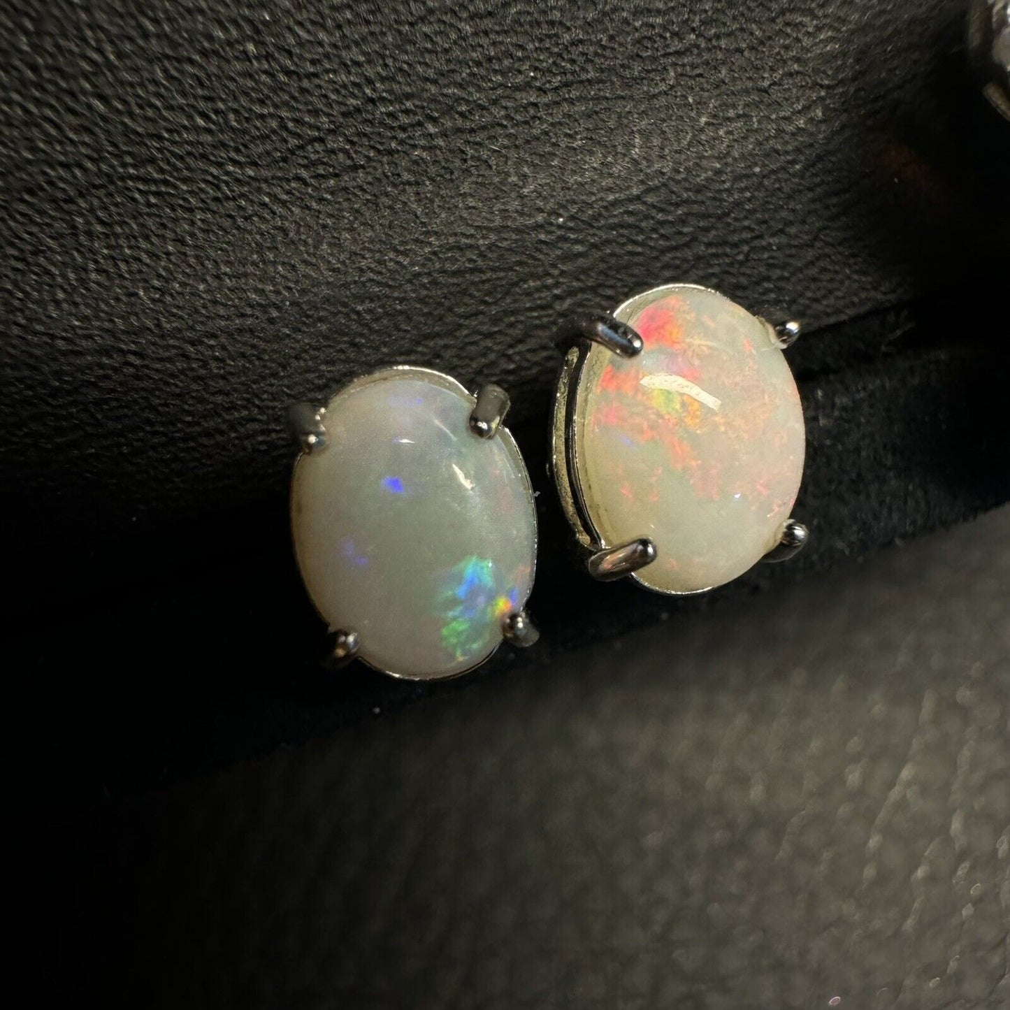 Earstuds Opal Pairs Piece with Beautiful Colour C1-2222
